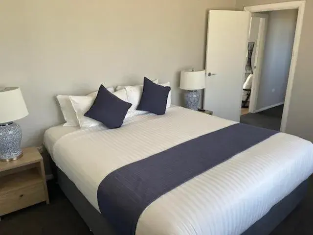 Two-Bedroom Apartment with Balcony and Sea View in Seabreeze Hotel Two-Bedroom Apartment with Balcony and Sea View in Seabreeze Hotel