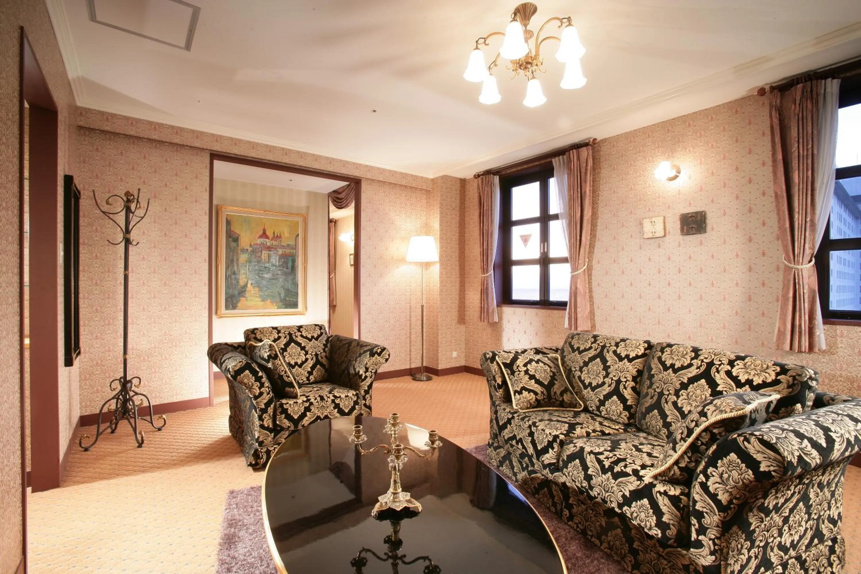 Living room in Kitabiwako Hotel Grazie