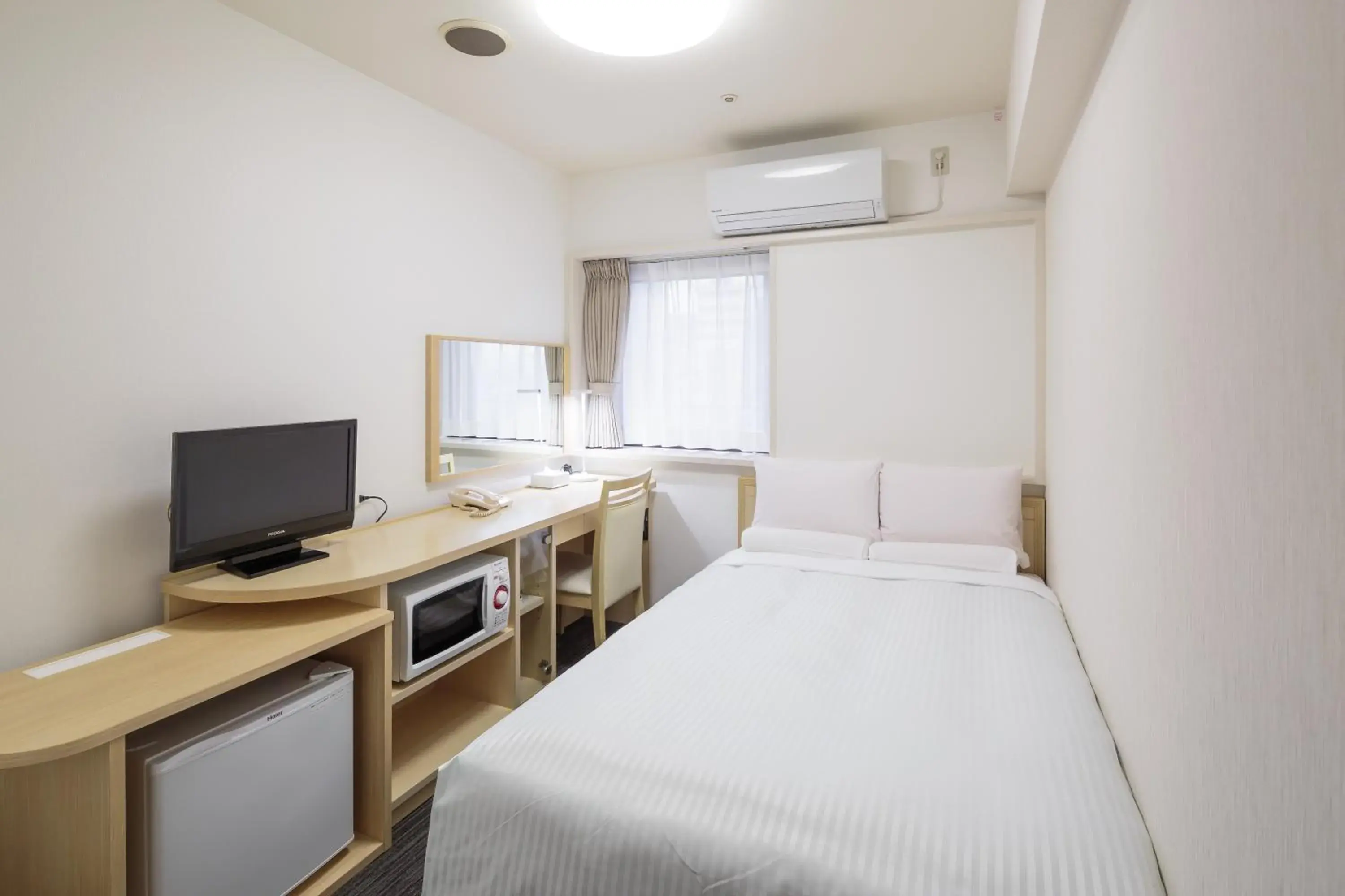 Semi-Double Room - House Keeping is Optional with Additional Cost - Smoking in HOTEL MYSTAYS Higashi Ikebukuro Semi-Double Room - House Keeping is Optional with Additional Cost - Smoking in HOTEL MYSTAYS Higashi Ikebukuro