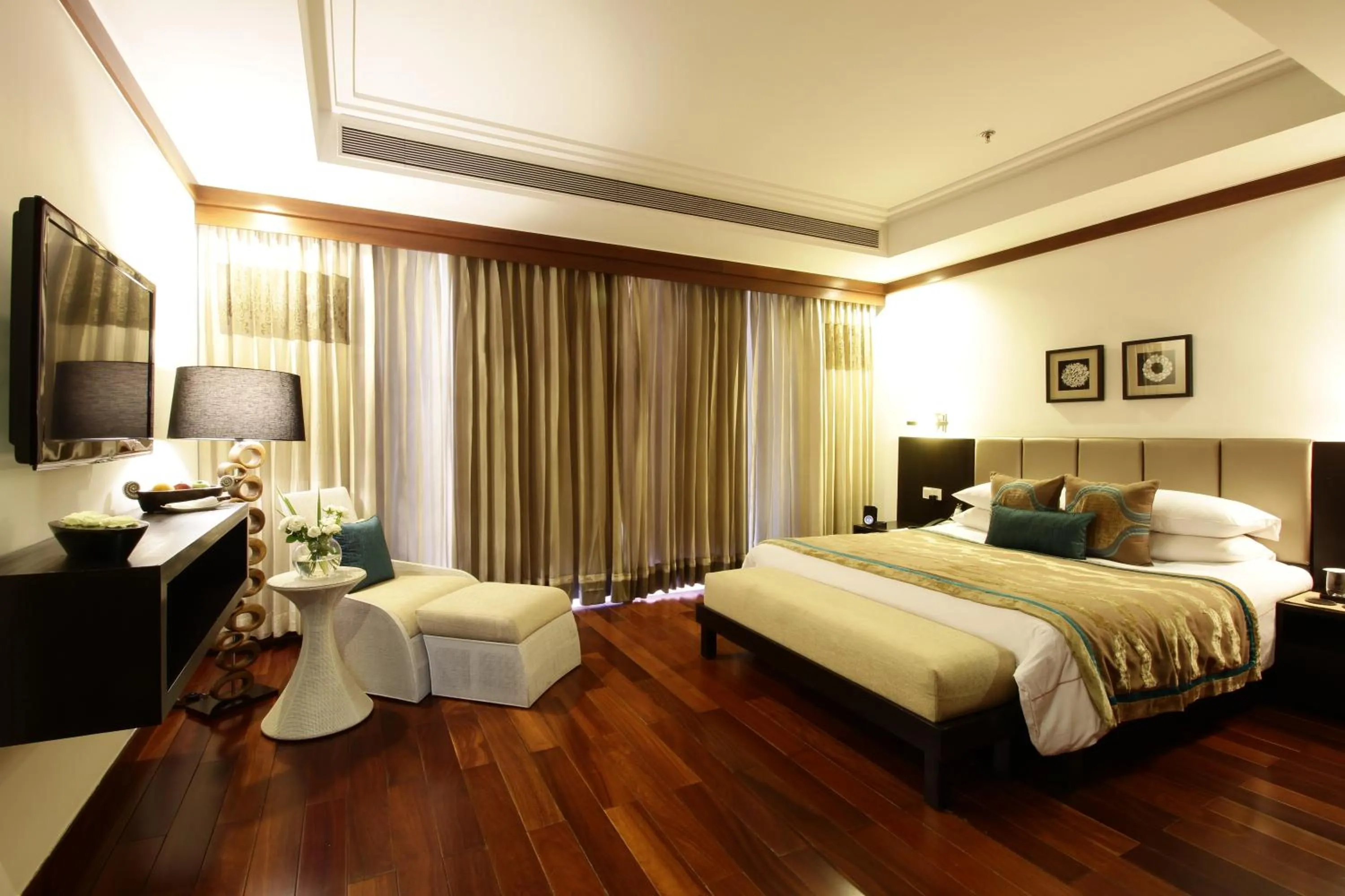 Bed in Jaypee Greens Golf and Spa Resort