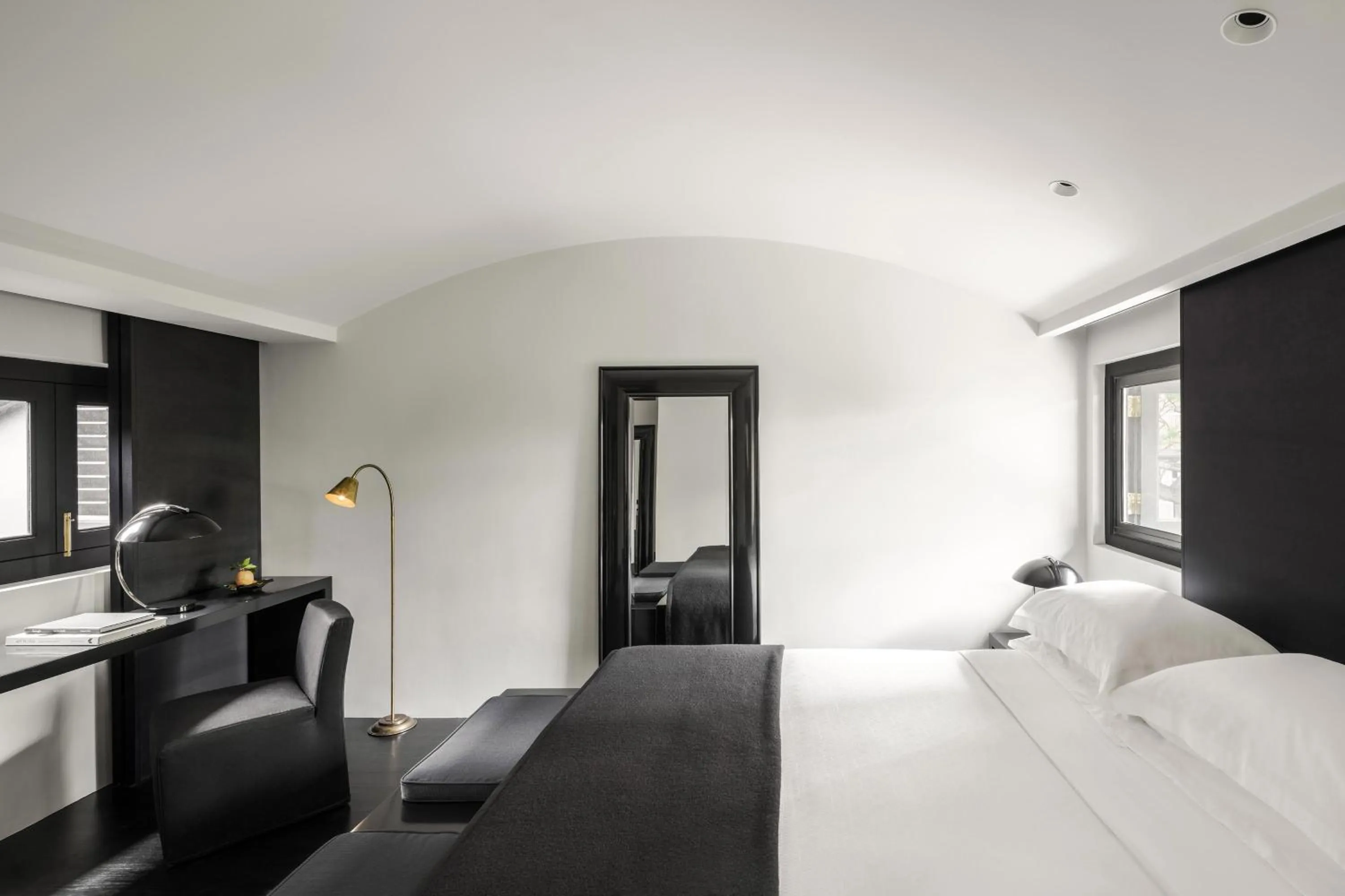 Photo of the whole room, Bed in Duxton Reserve Singapore, Autograph Collection