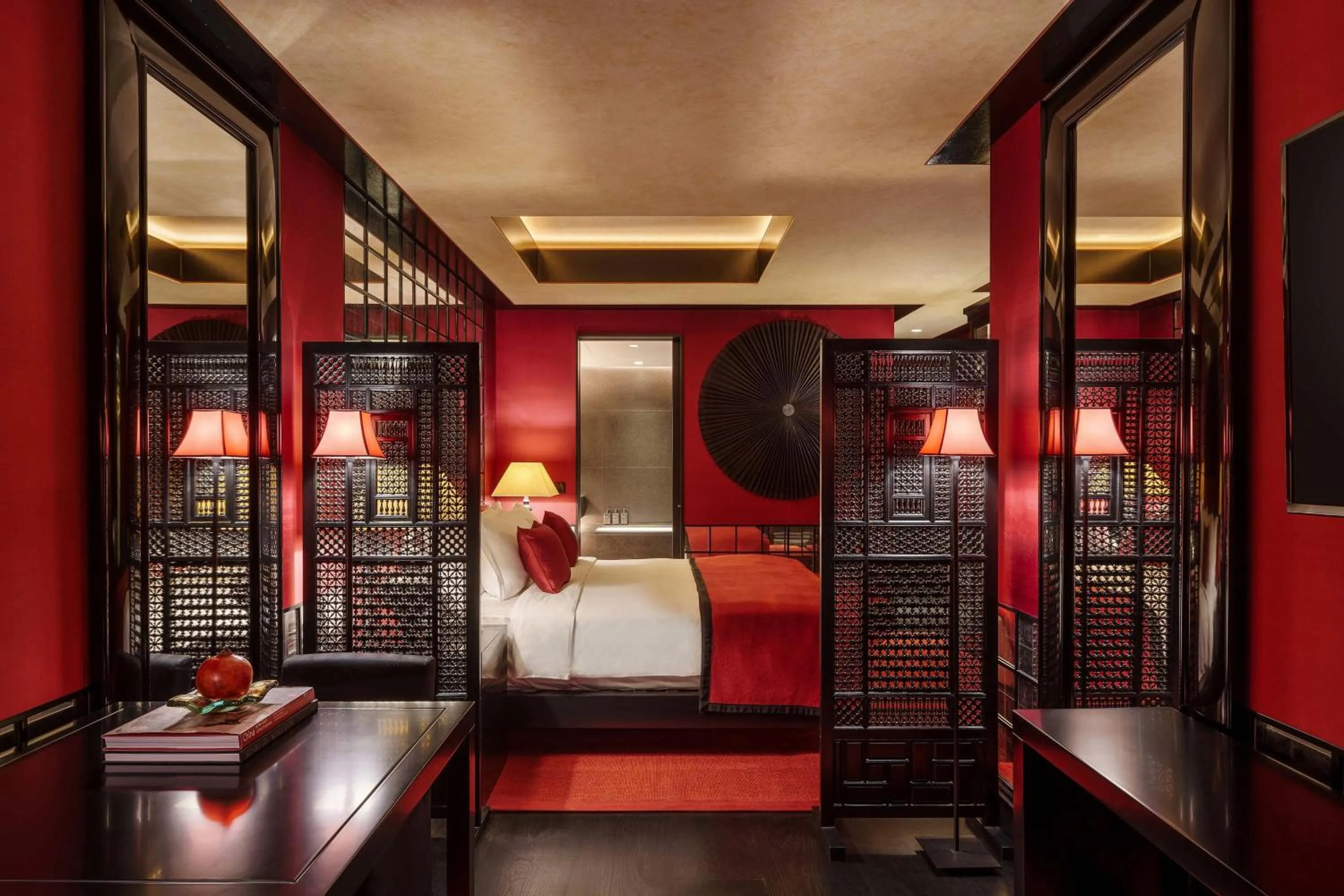 Photo of the whole room, Bed in Duxton Reserve Singapore, Autograph Collection