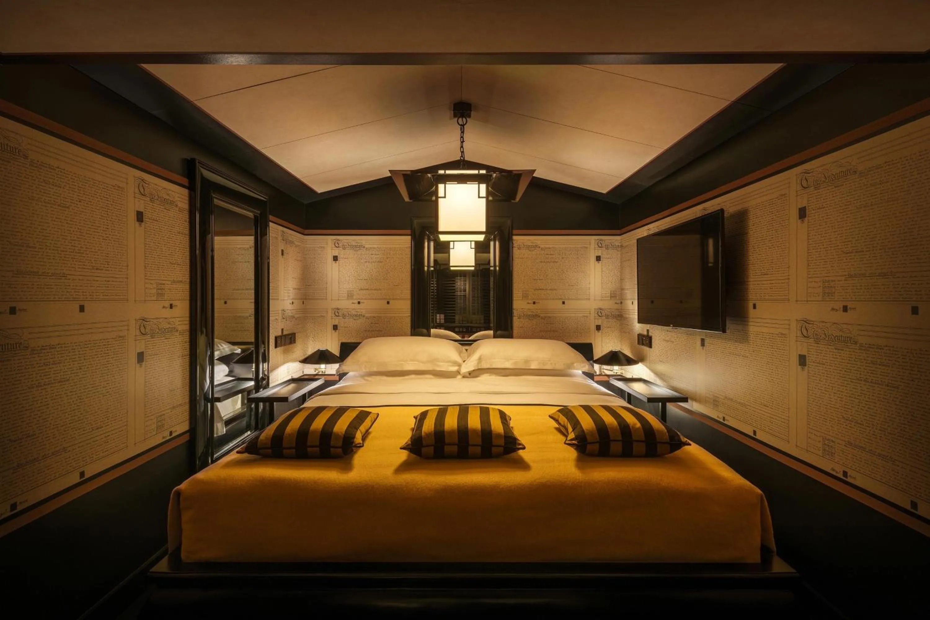 Bedroom, Bed in Duxton Reserve Singapore, Autograph Collection