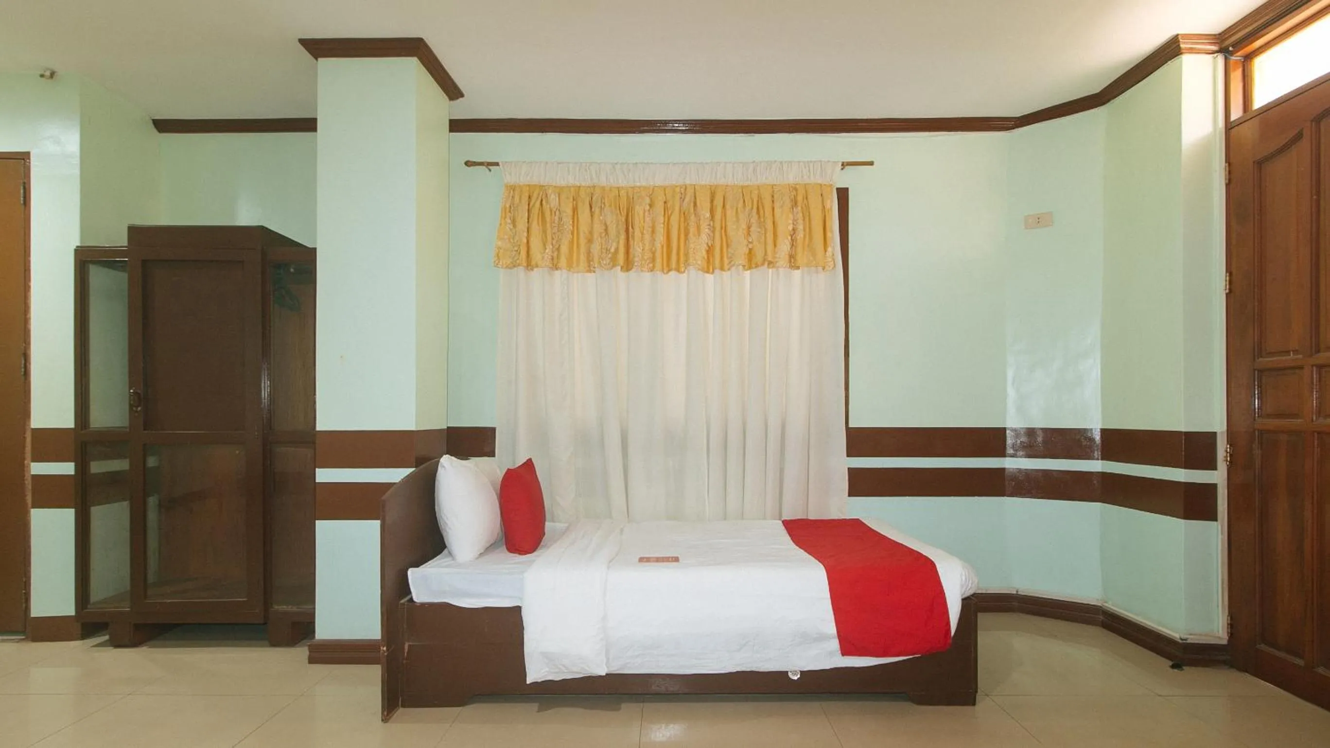 Photo of the whole room, Bed in RedDoorz at Maanyag Pension House Mandaue