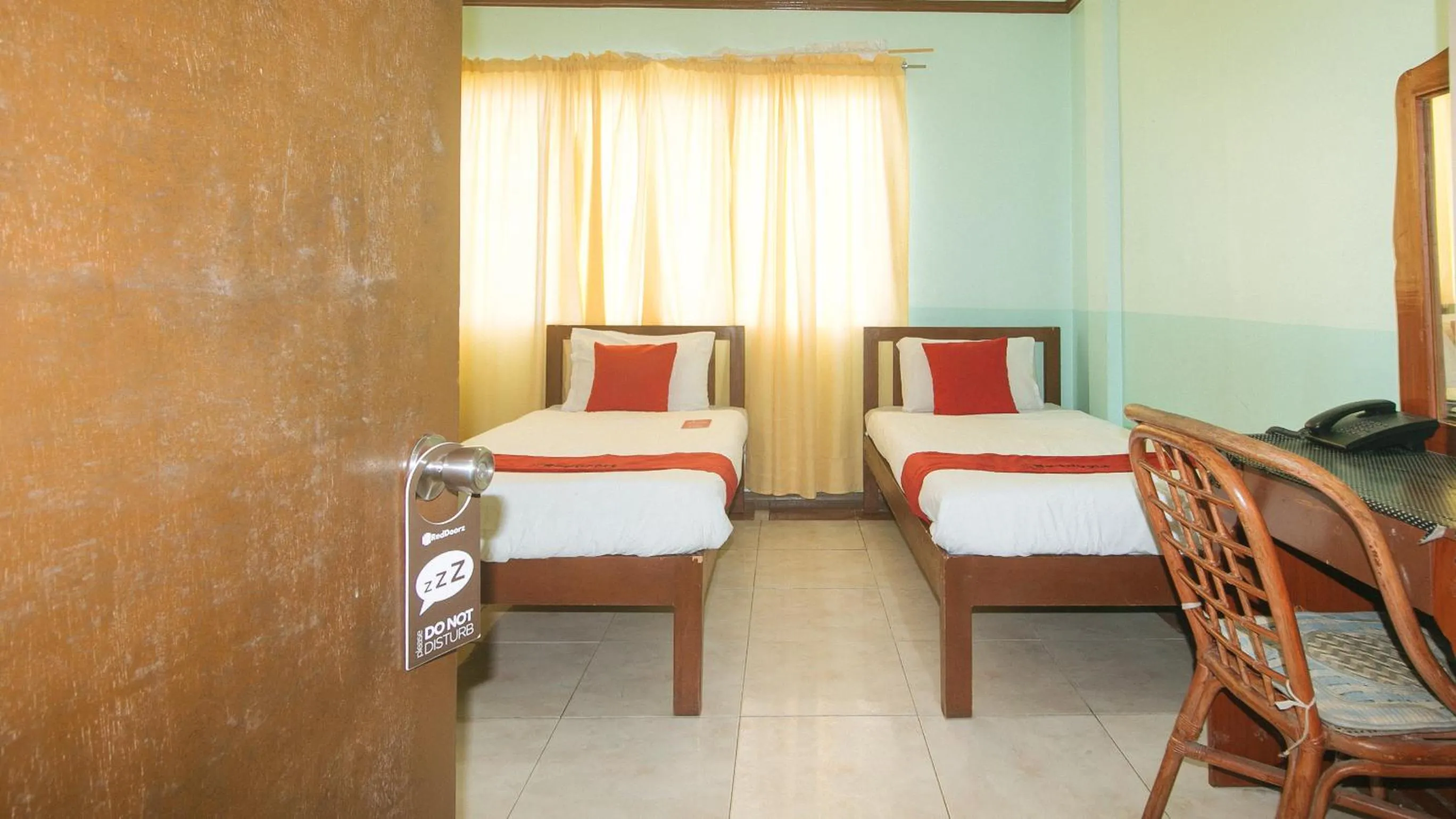 Bed in RedDoorz at Maanyag Pension House Mandaue