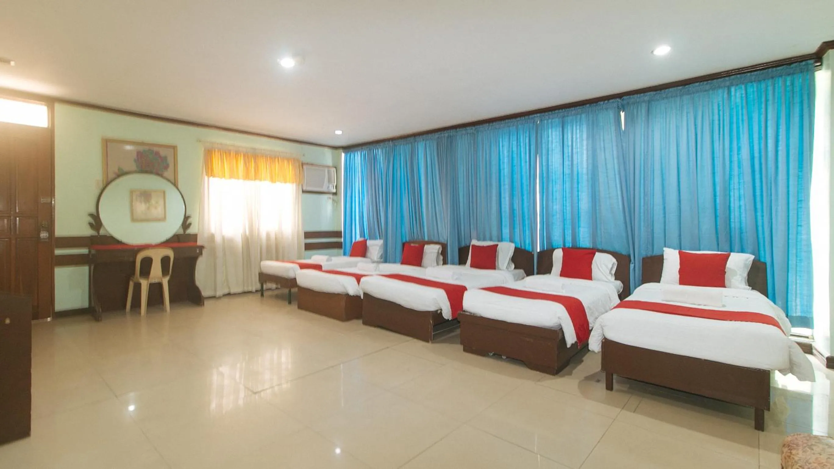 Bed in RedDoorz at Maanyag Pension House Mandaue