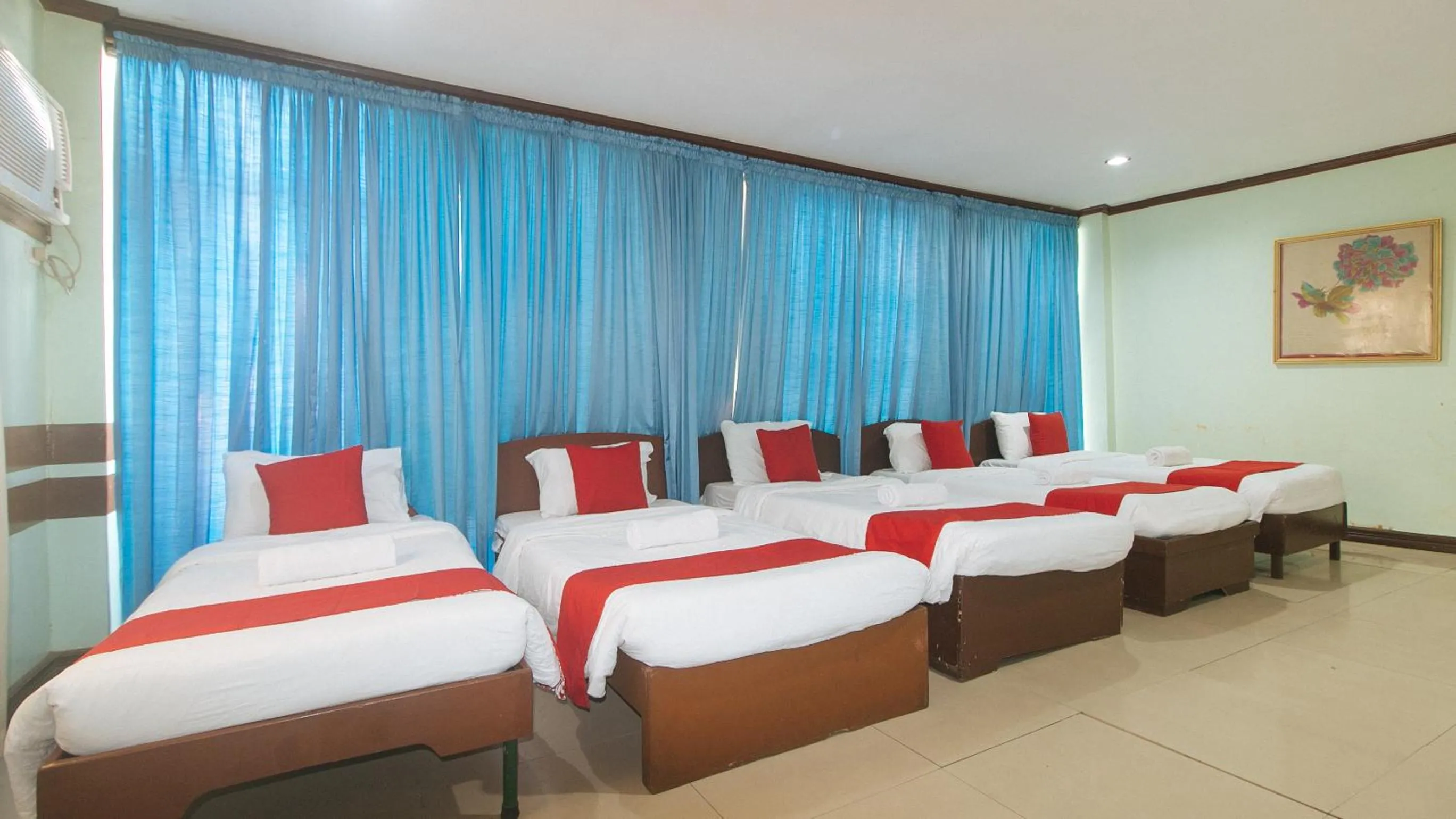 Bed in RedDoorz at Maanyag Pension House Mandaue