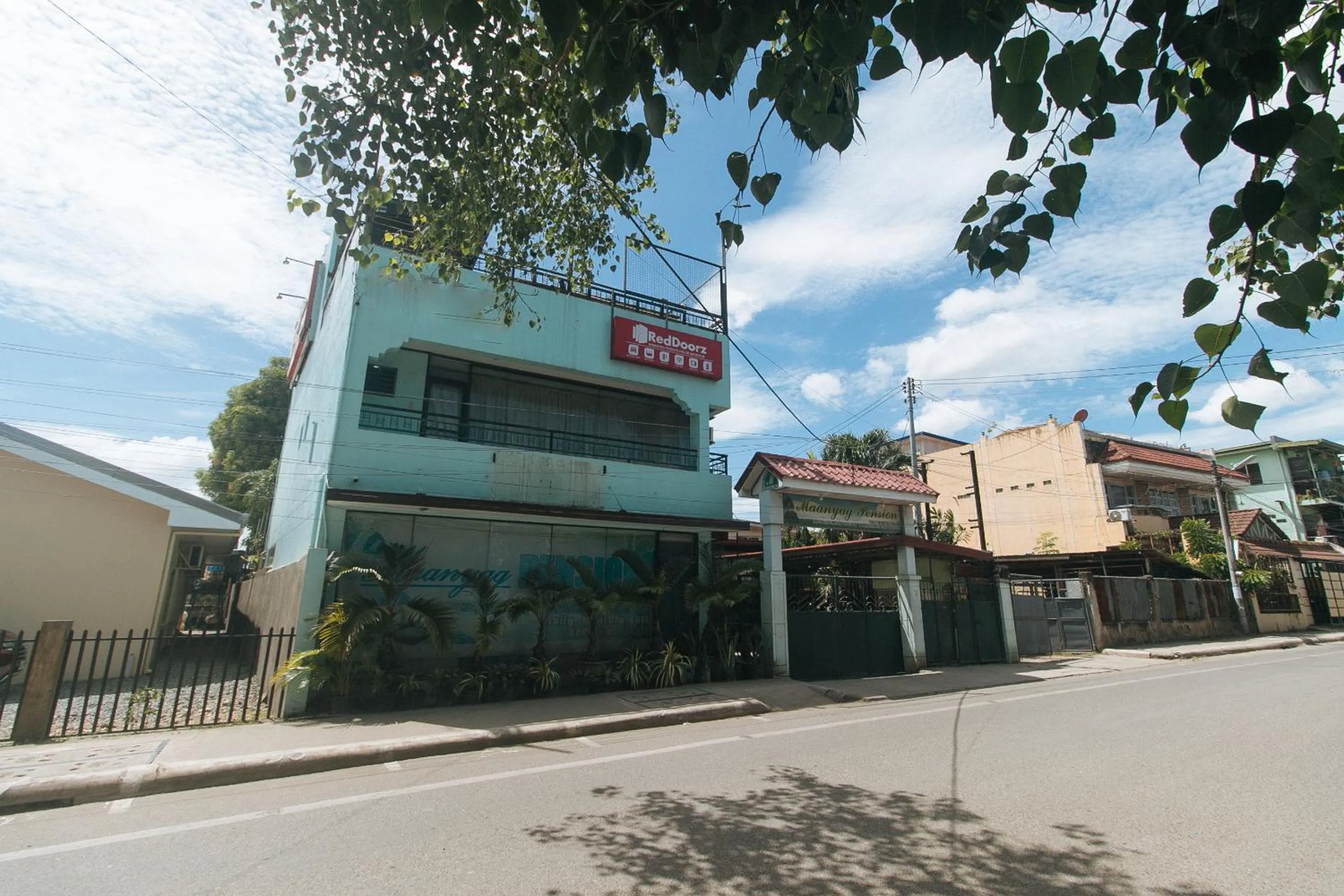 Property building in RedDoorz at Maanyag Pension House Mandaue