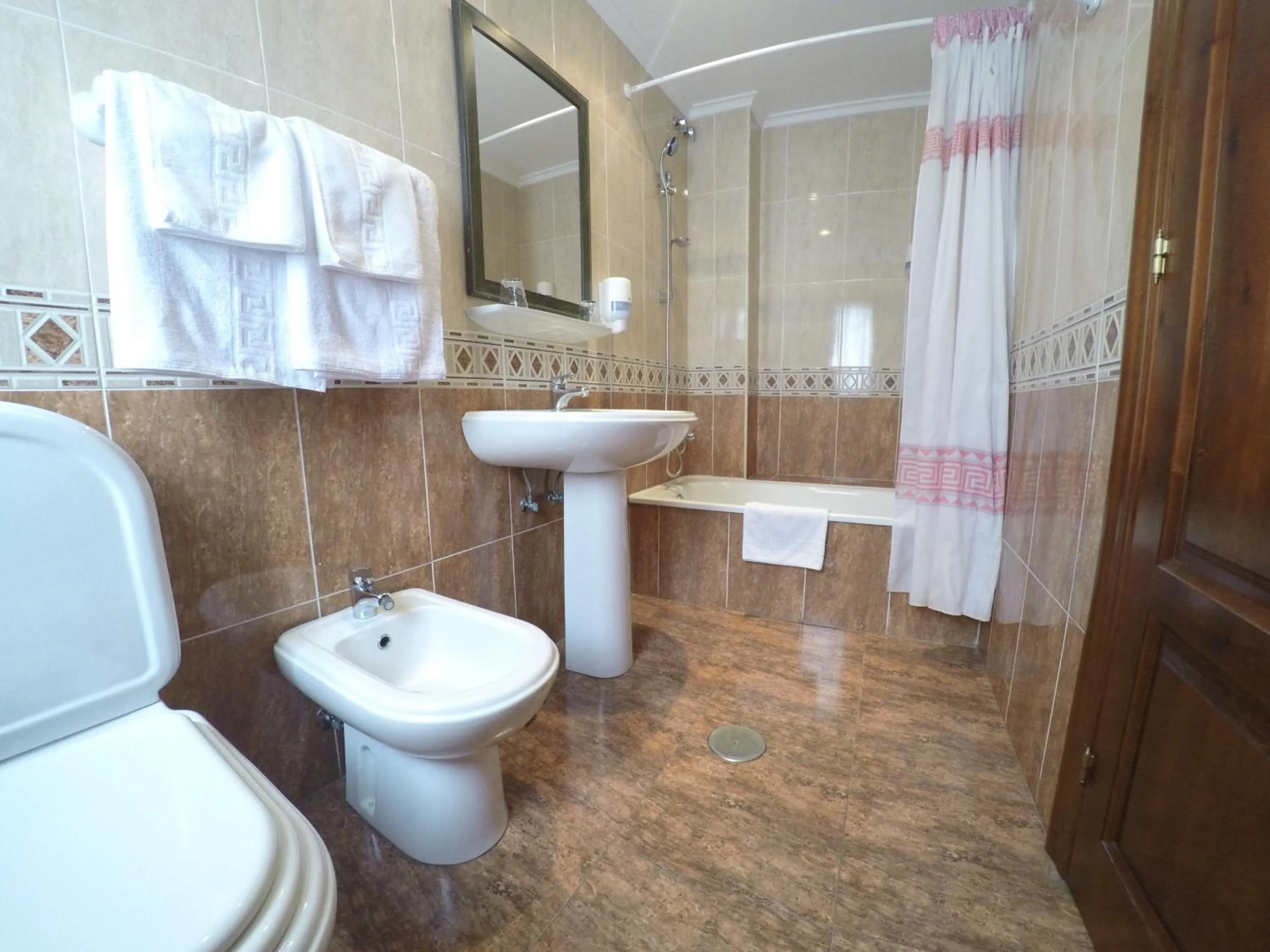 Shower in Hotel Alonso