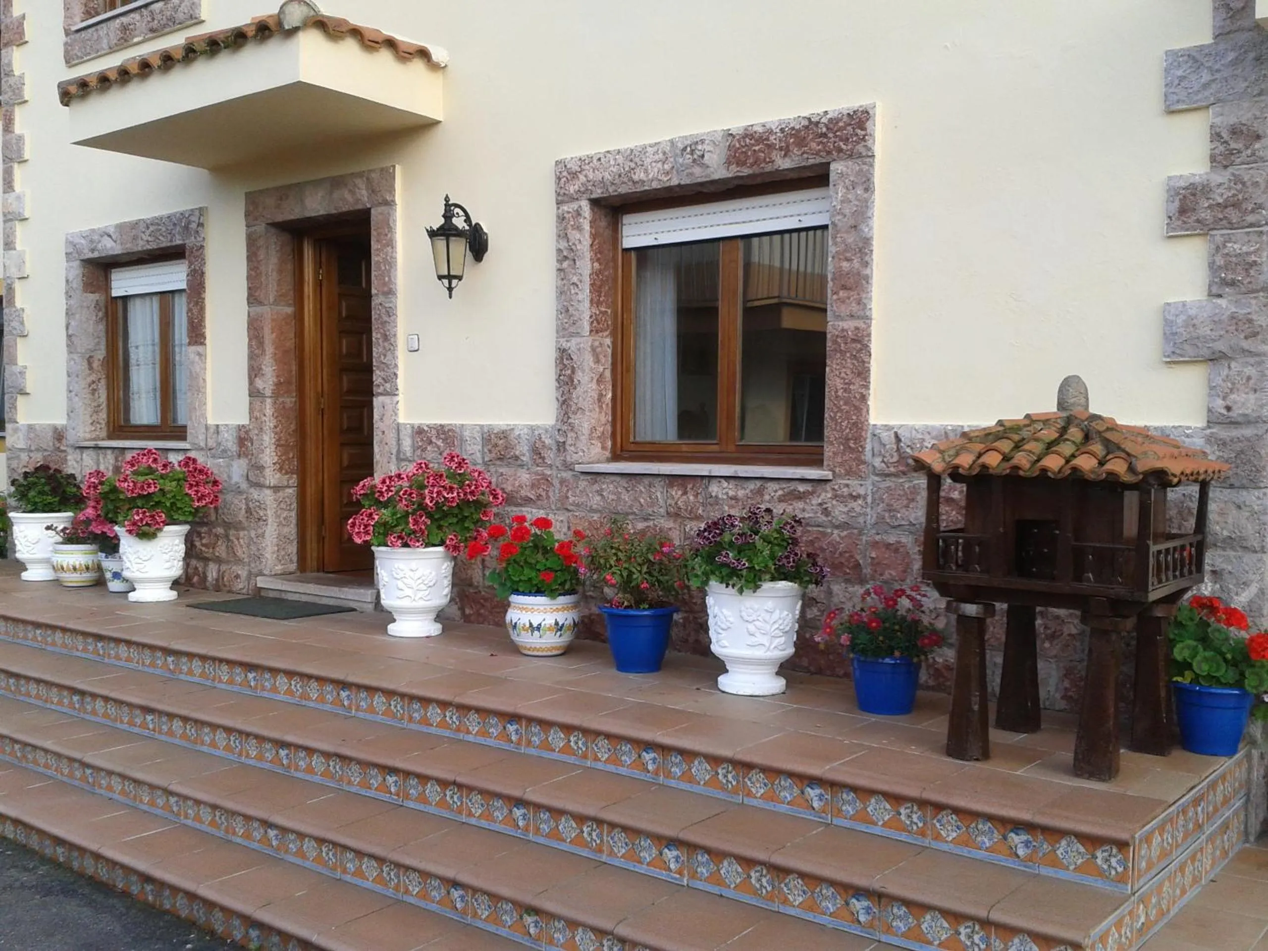 Property building in Hotel Alonso