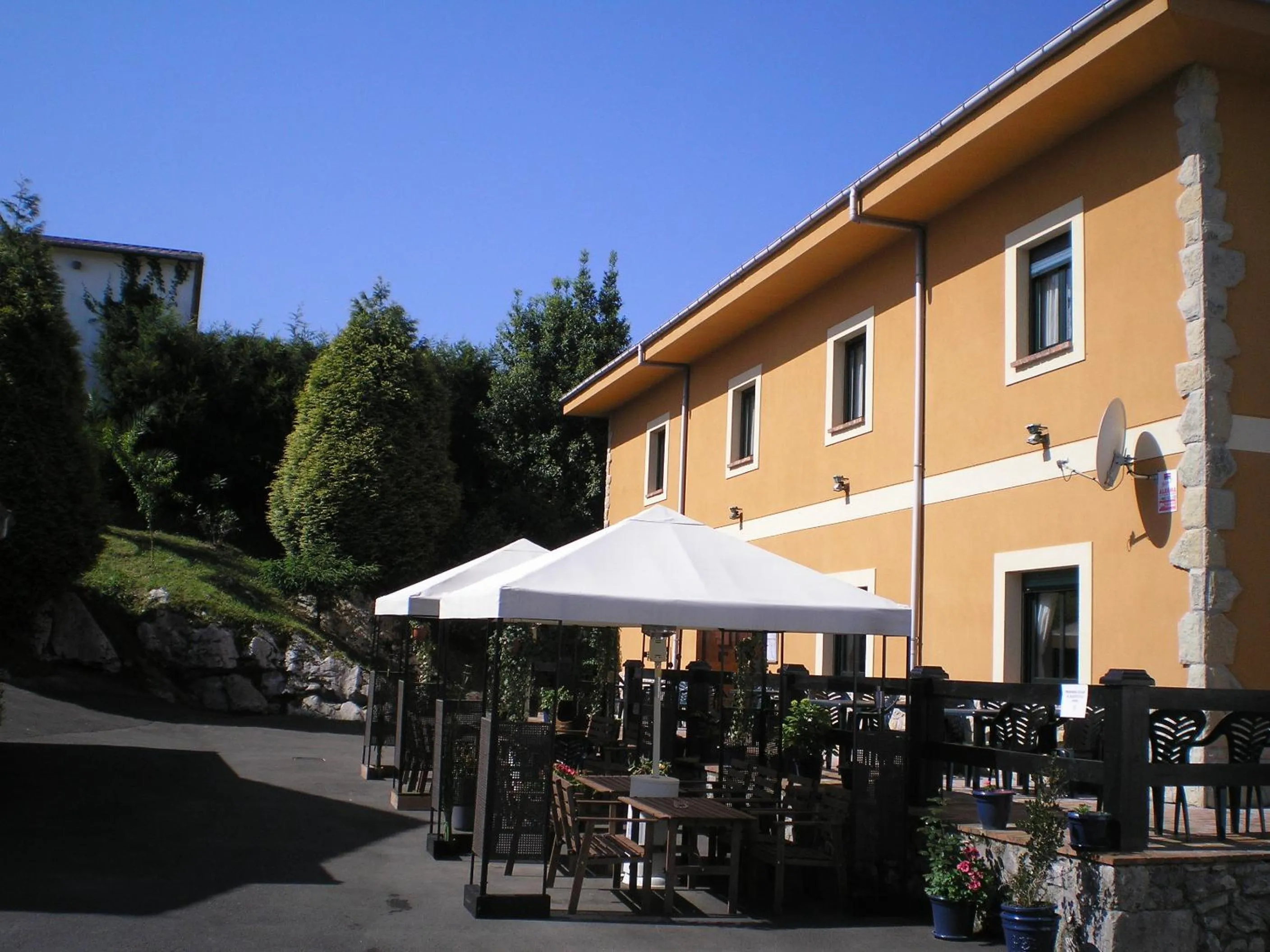 Property building in Hotel Alonso