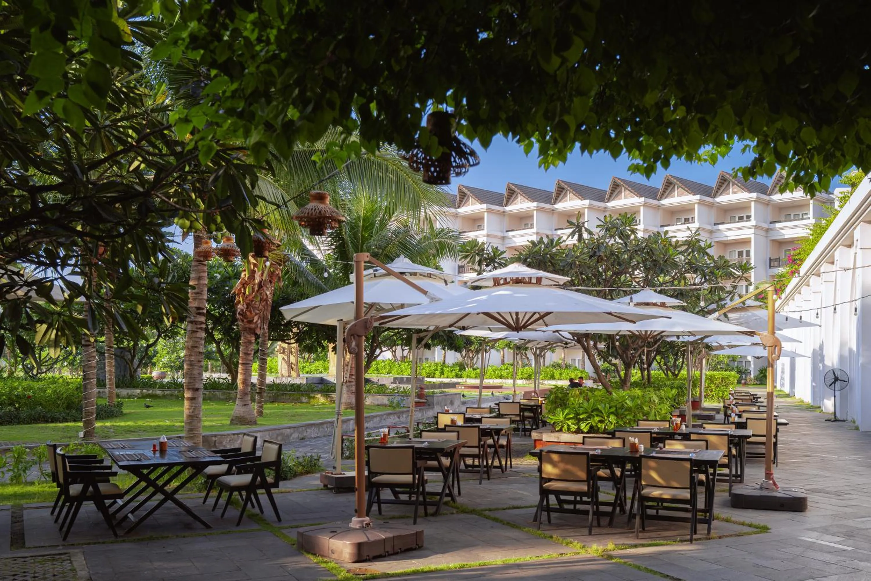 Restaurant/places to eat in Muine Bay Resort