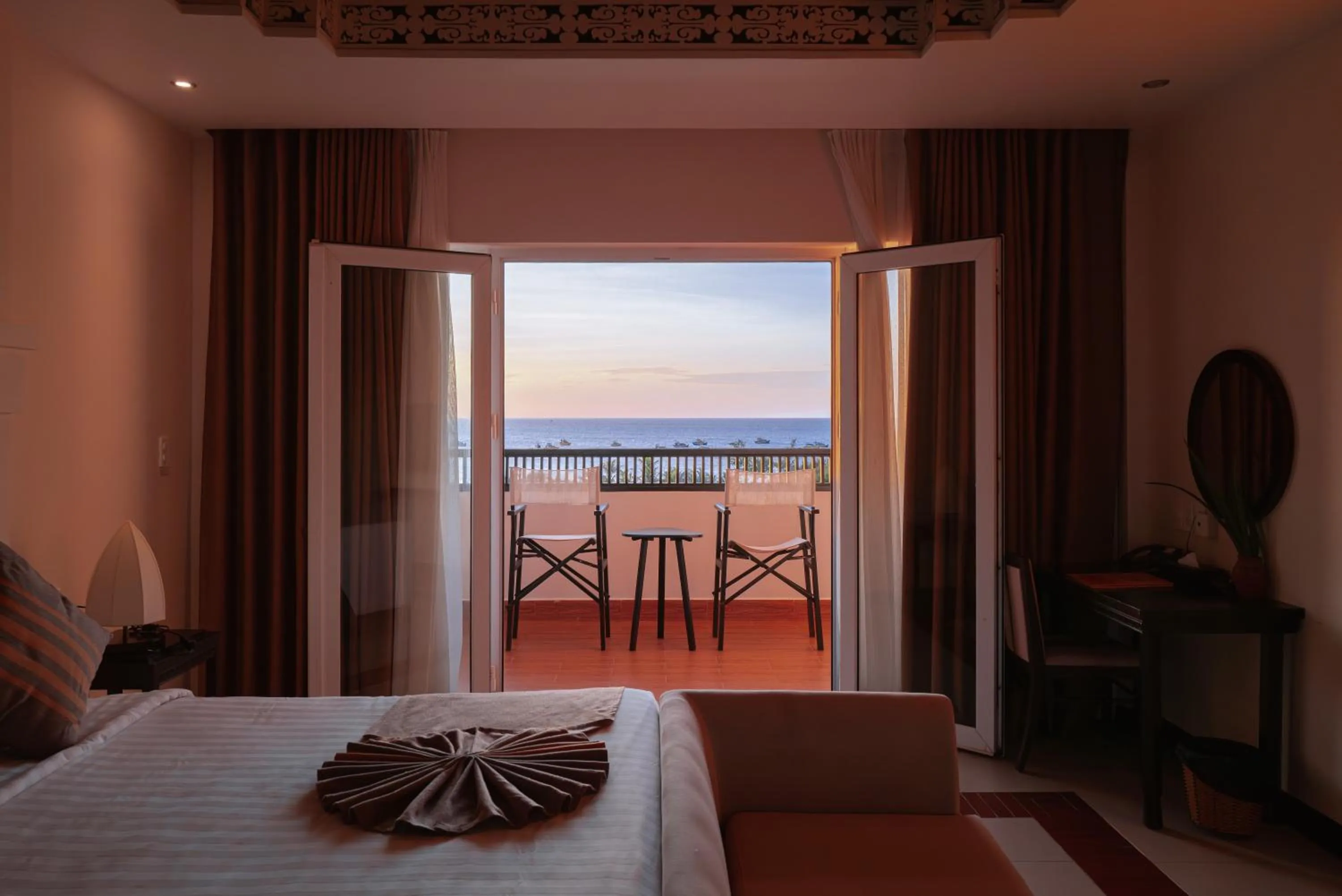 Balcony/Terrace, Bed in Muine Bay Resort