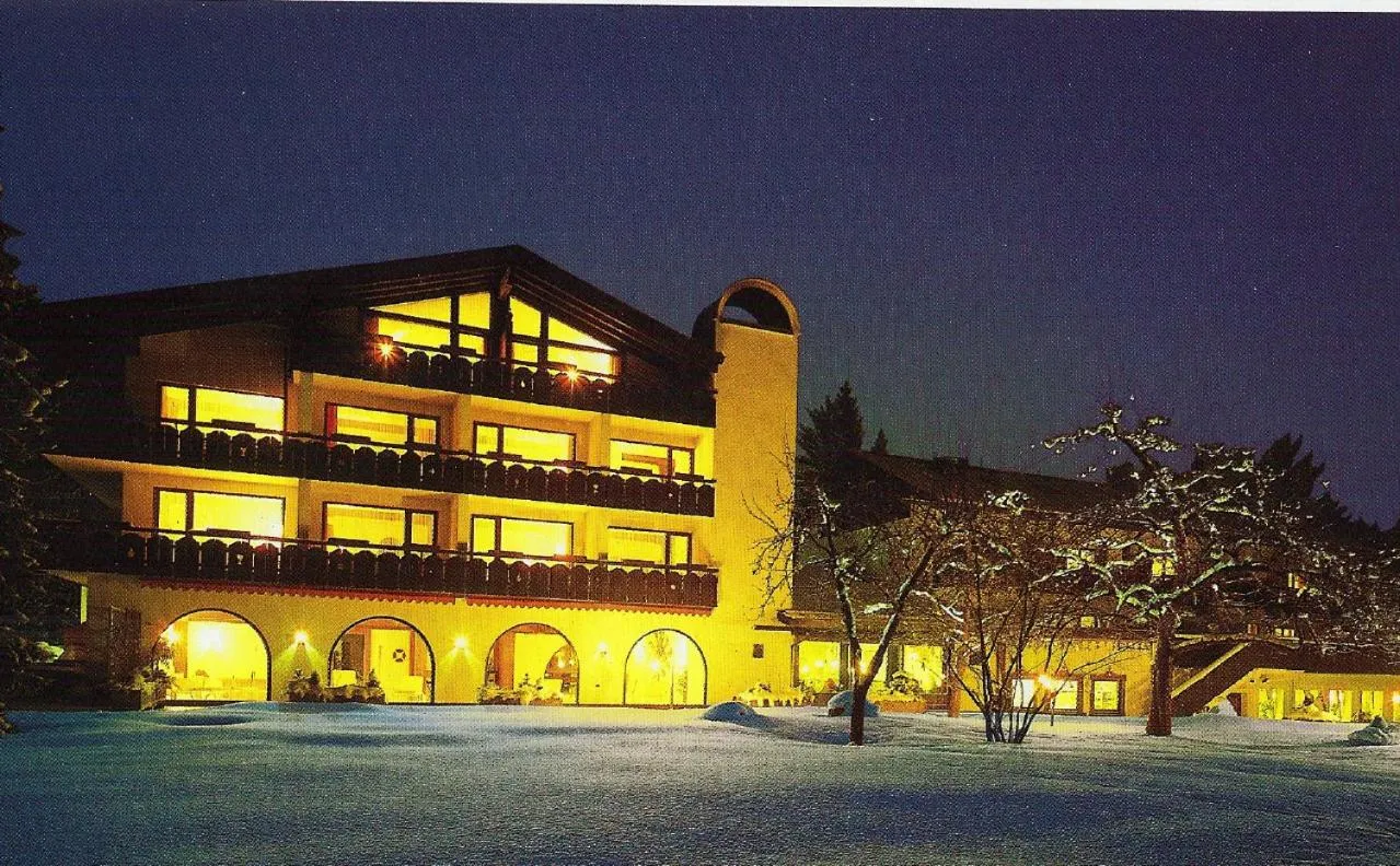 Facade/entrance in Alpenhof Grainau