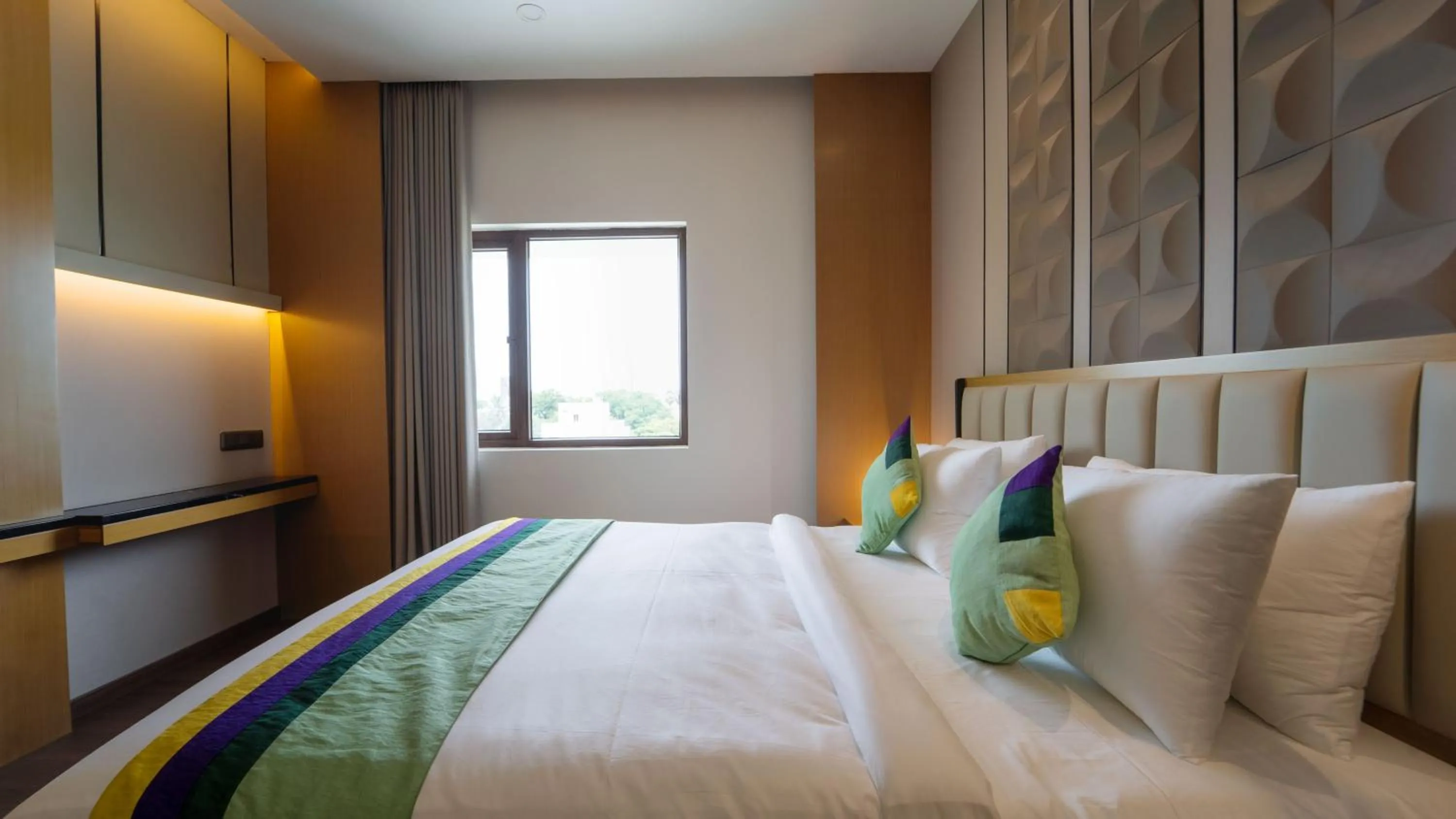 Bedroom, Bed in Treebo Kingsbury Fiesta Vellore