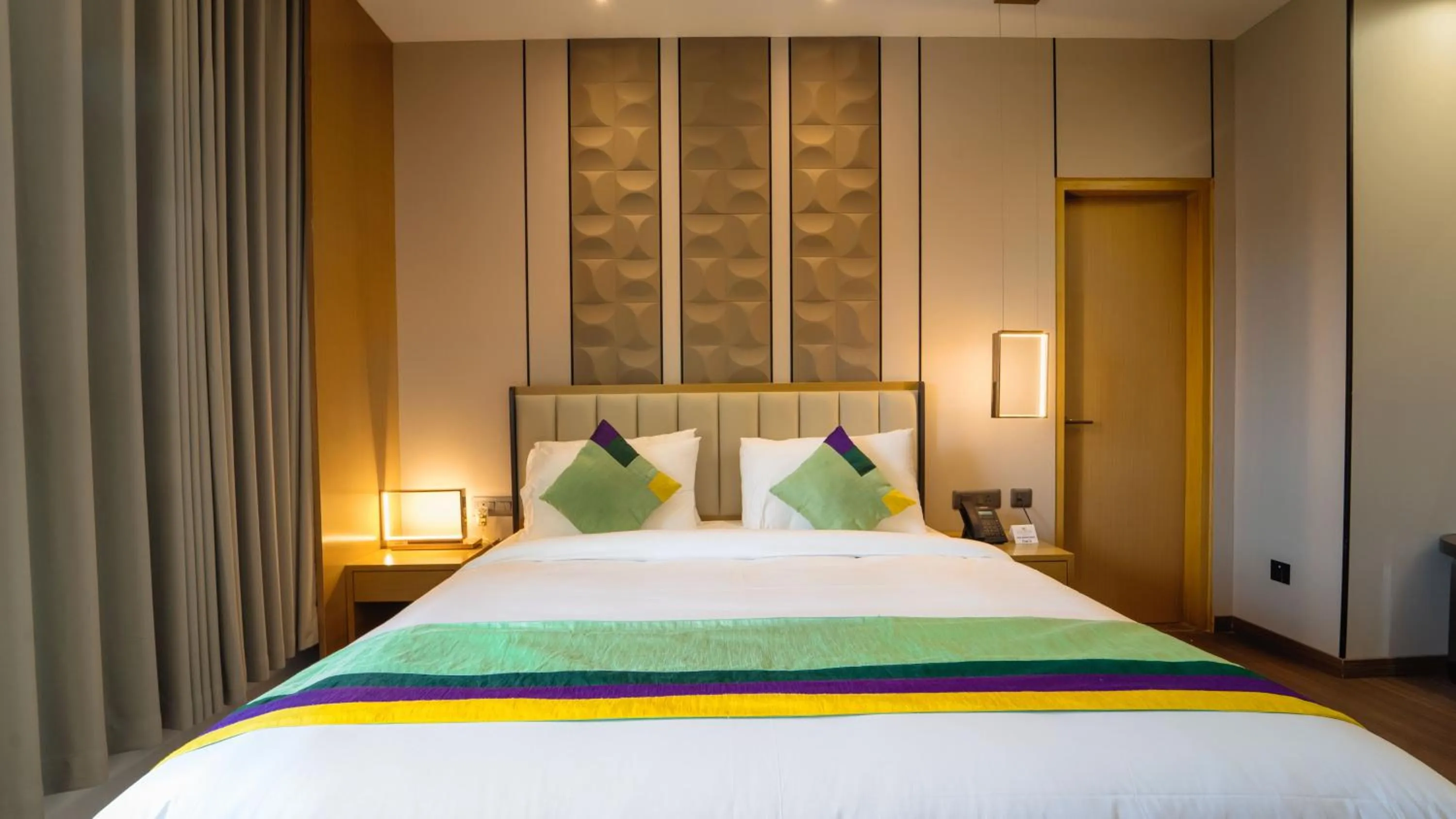 Bedroom, Bed in Treebo Kingsbury Fiesta Vellore