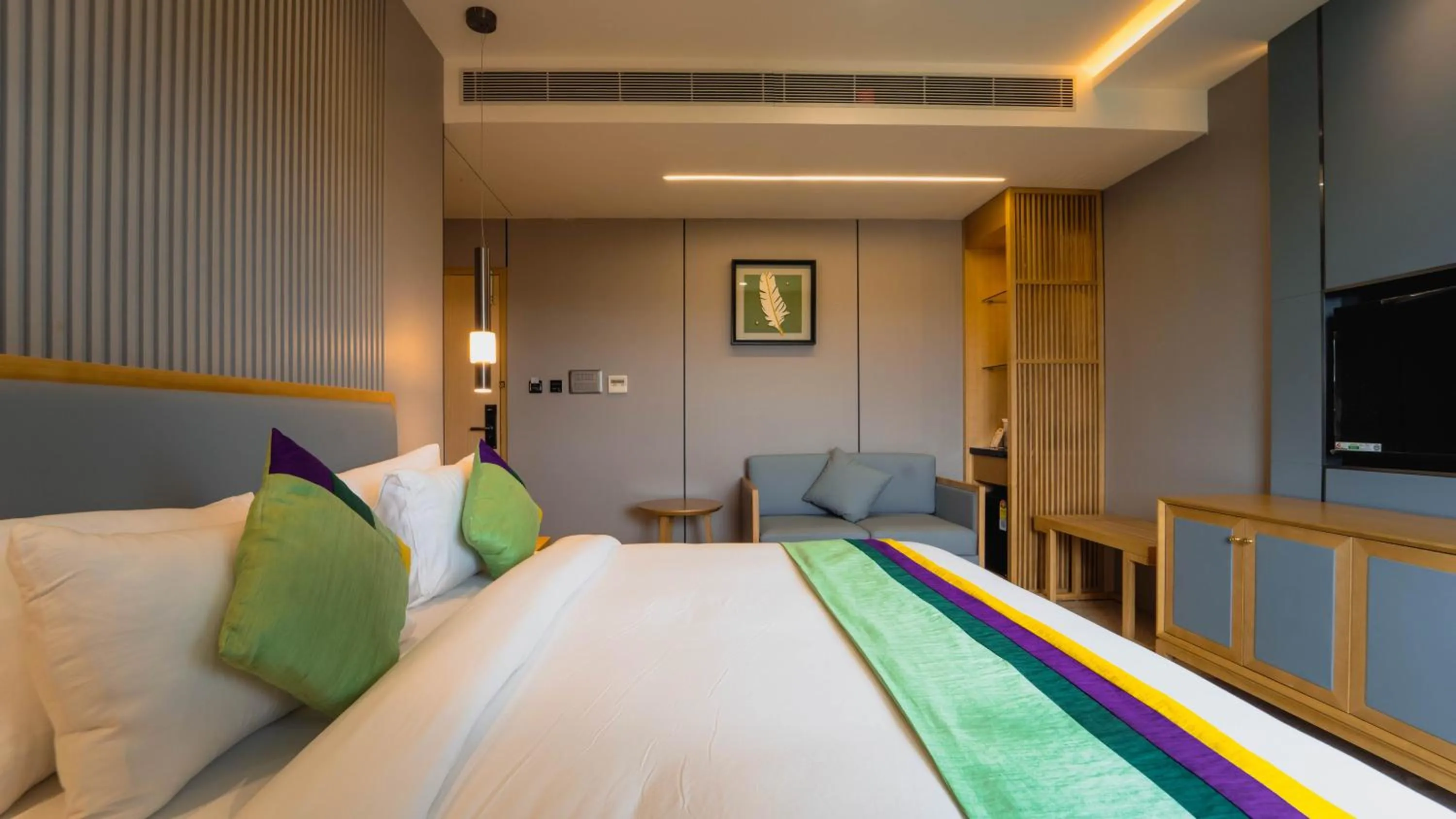 Bedroom, Bed in Treebo Kingsbury Fiesta Vellore