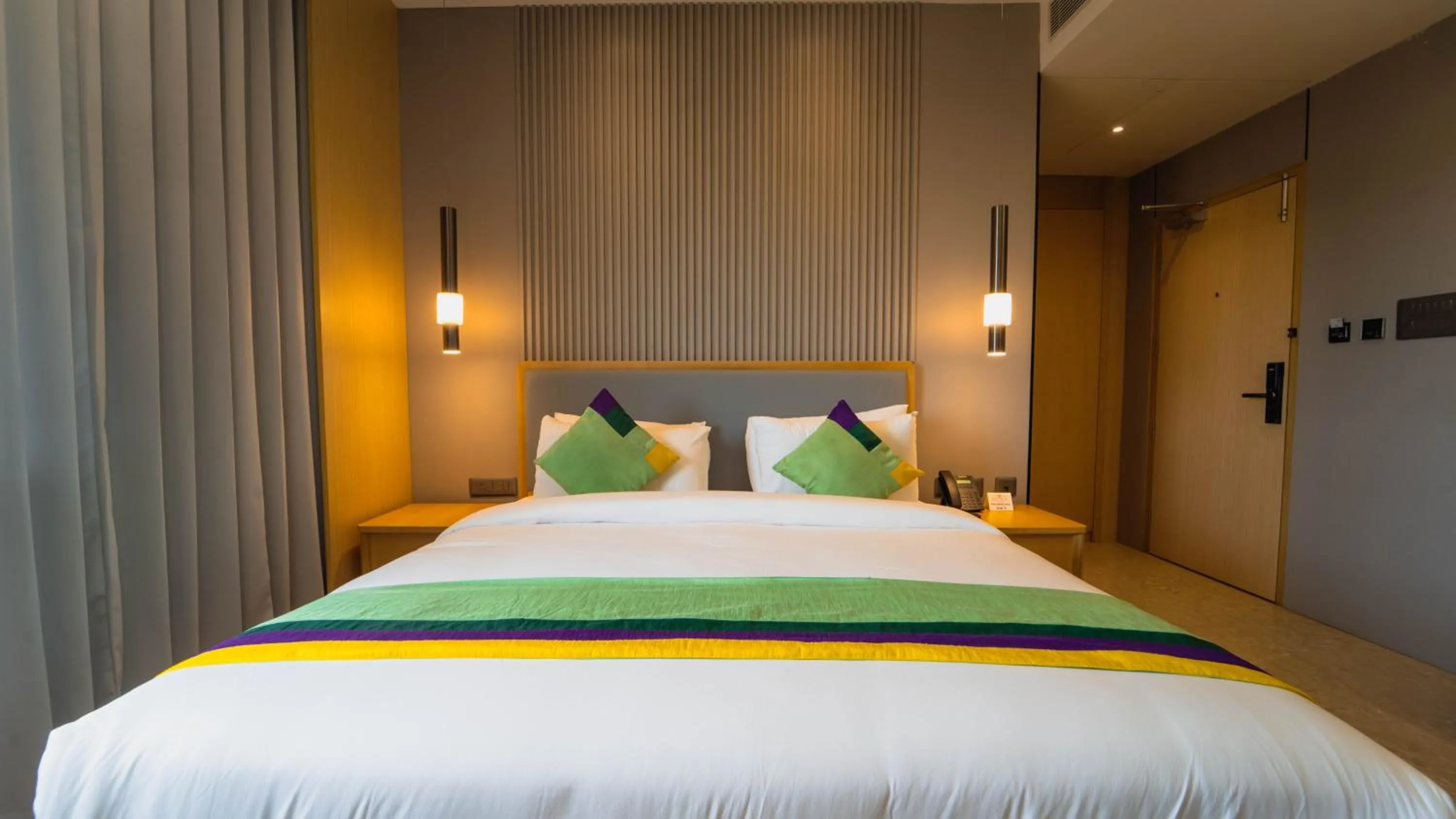 Bedroom, Bed in Treebo Kingsbury Fiesta Vellore