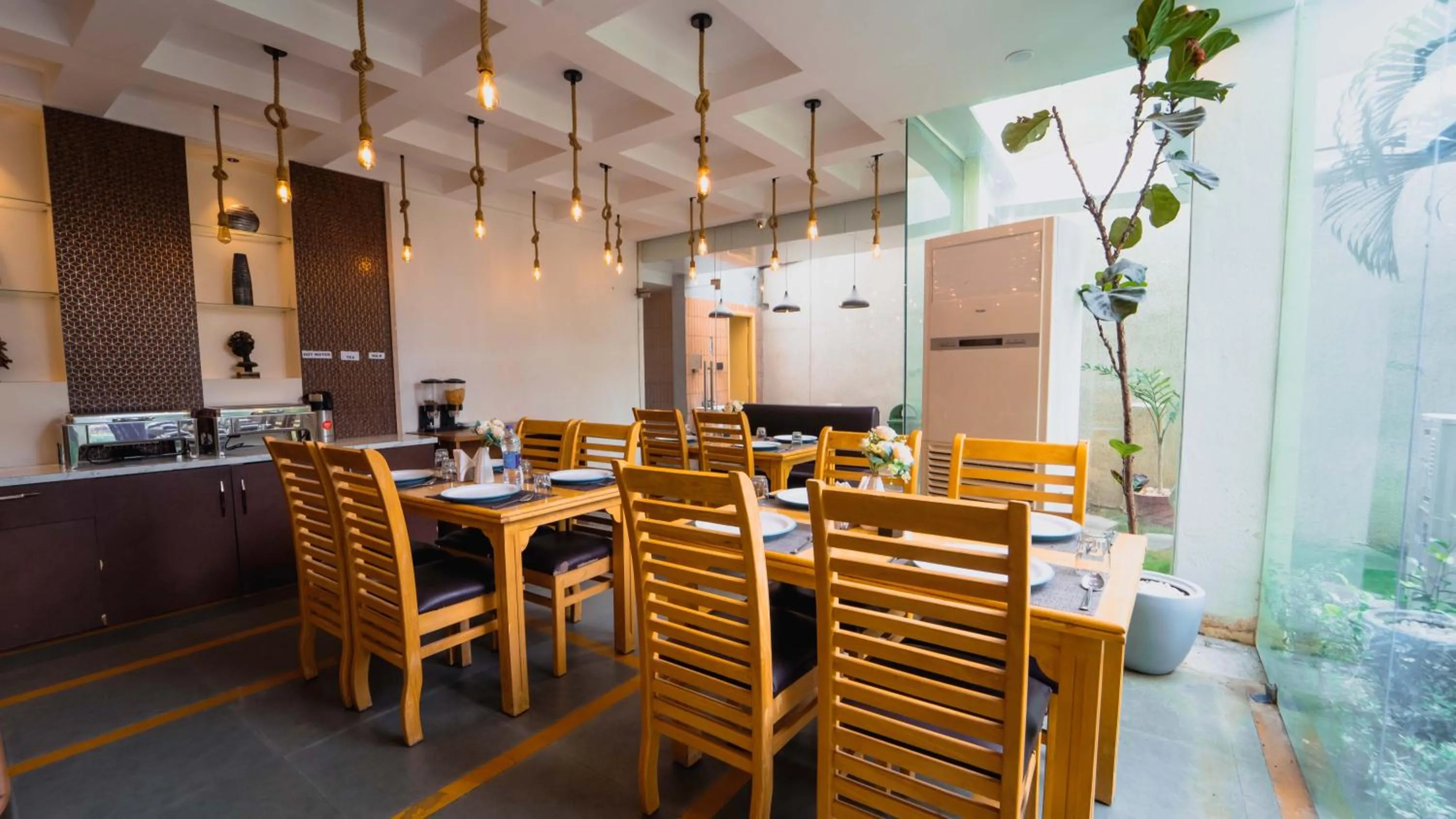 Restaurant/places to eat in Treebo Kingsbury Fiesta Vellore