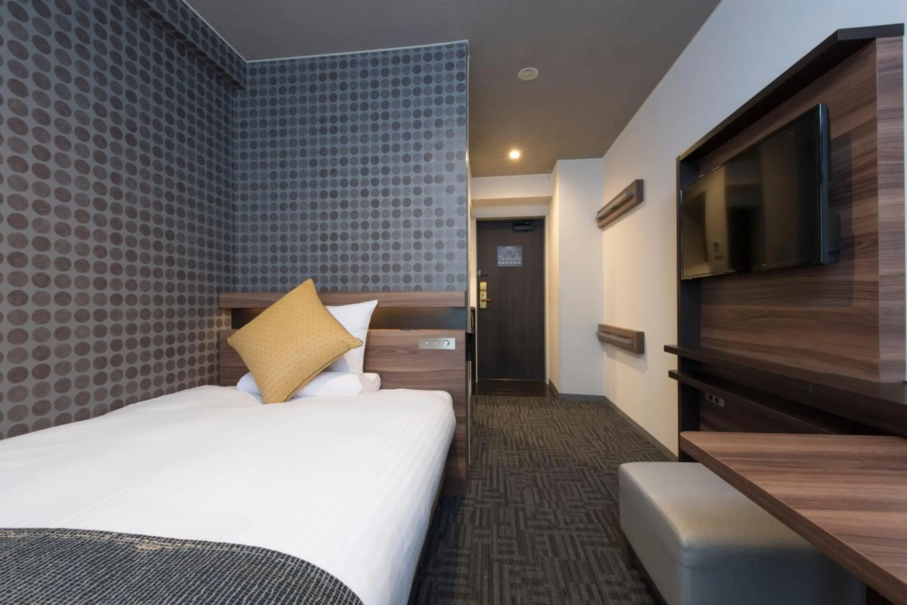 Double Room with Small Double Bed - single occupancy - Smoking in HOTEL MYSTAYS Gotanda Double Room with Small Double Bed - single occupancy - Smoking in HOTEL MYSTAYS Gotanda
