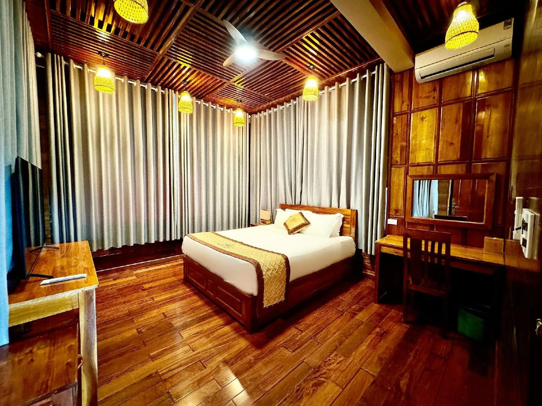 Bed in Golden Topaz Phu Quoc Resort