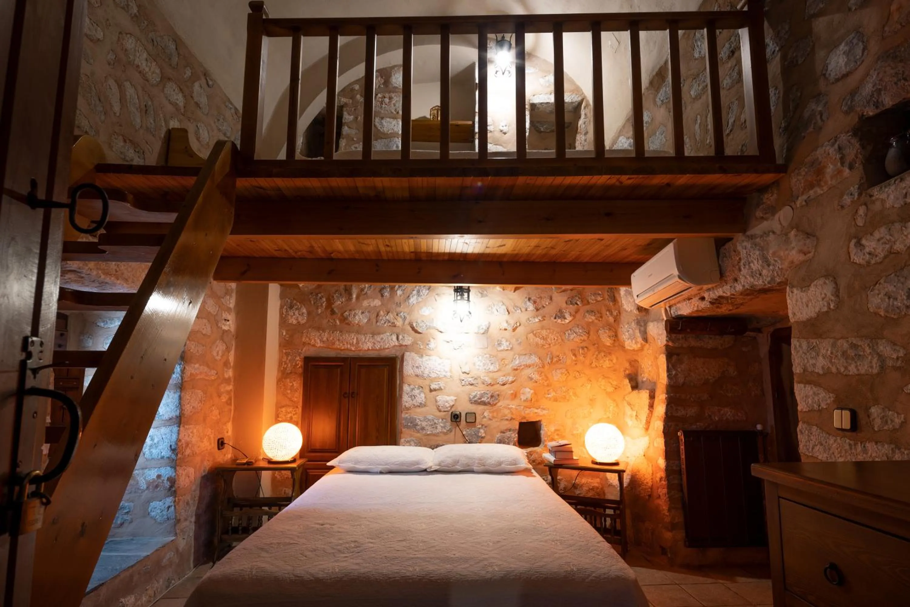 Bedroom, Bed in Arapakis Historic Castle