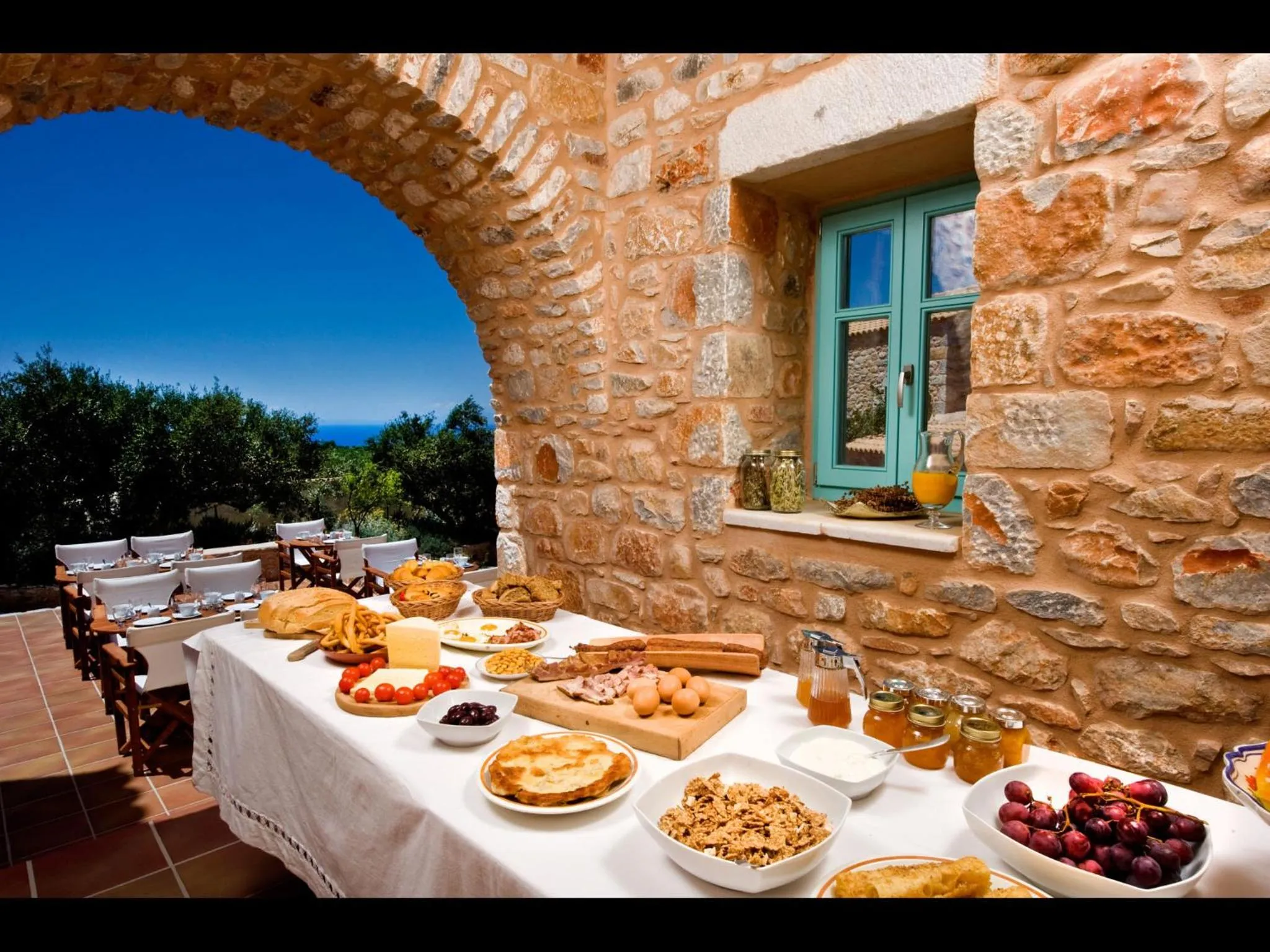 Restaurant/places to eat in Arapakis Historic Castle