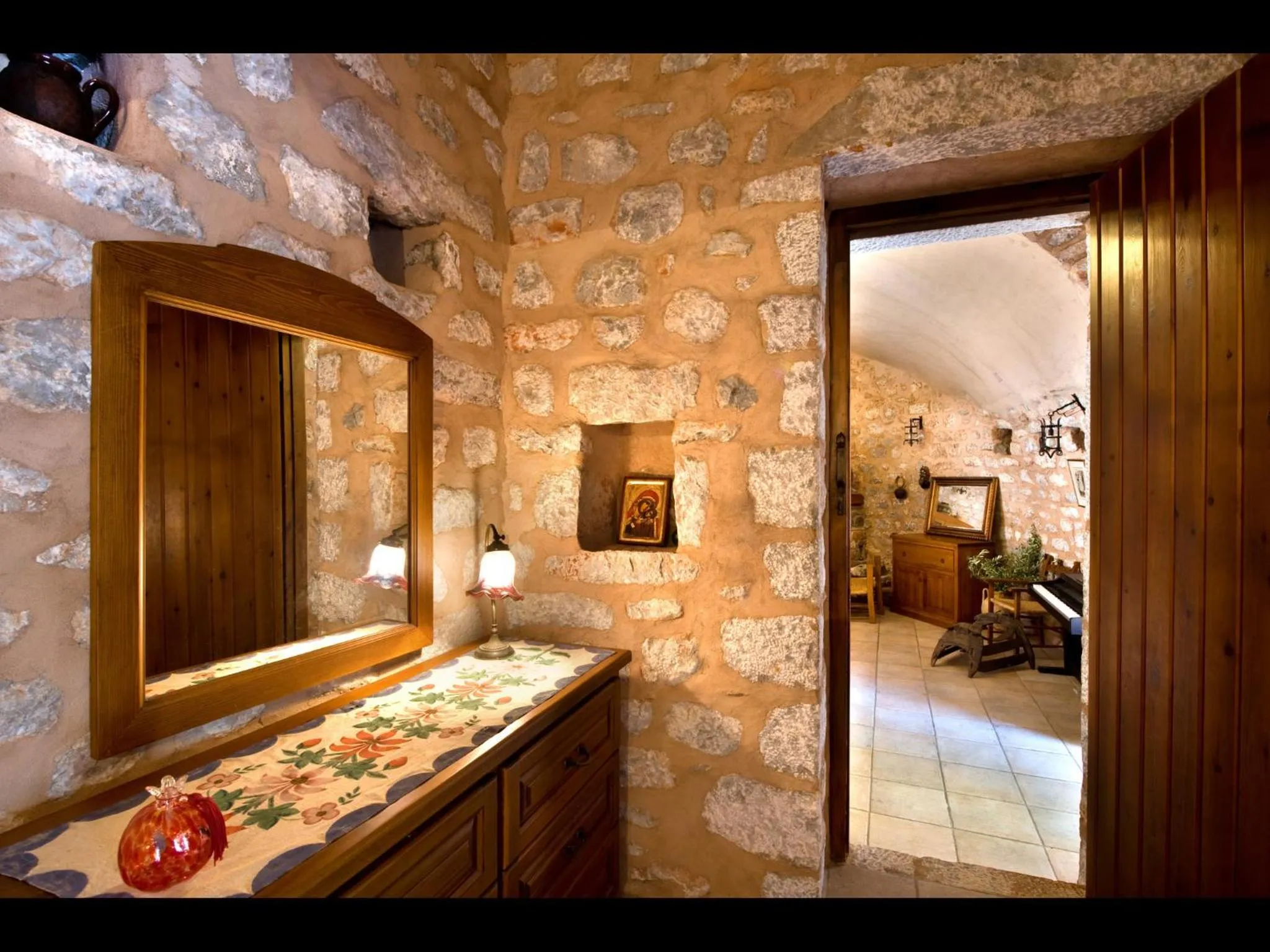 Other, Bed in Arapakis Historic Castle