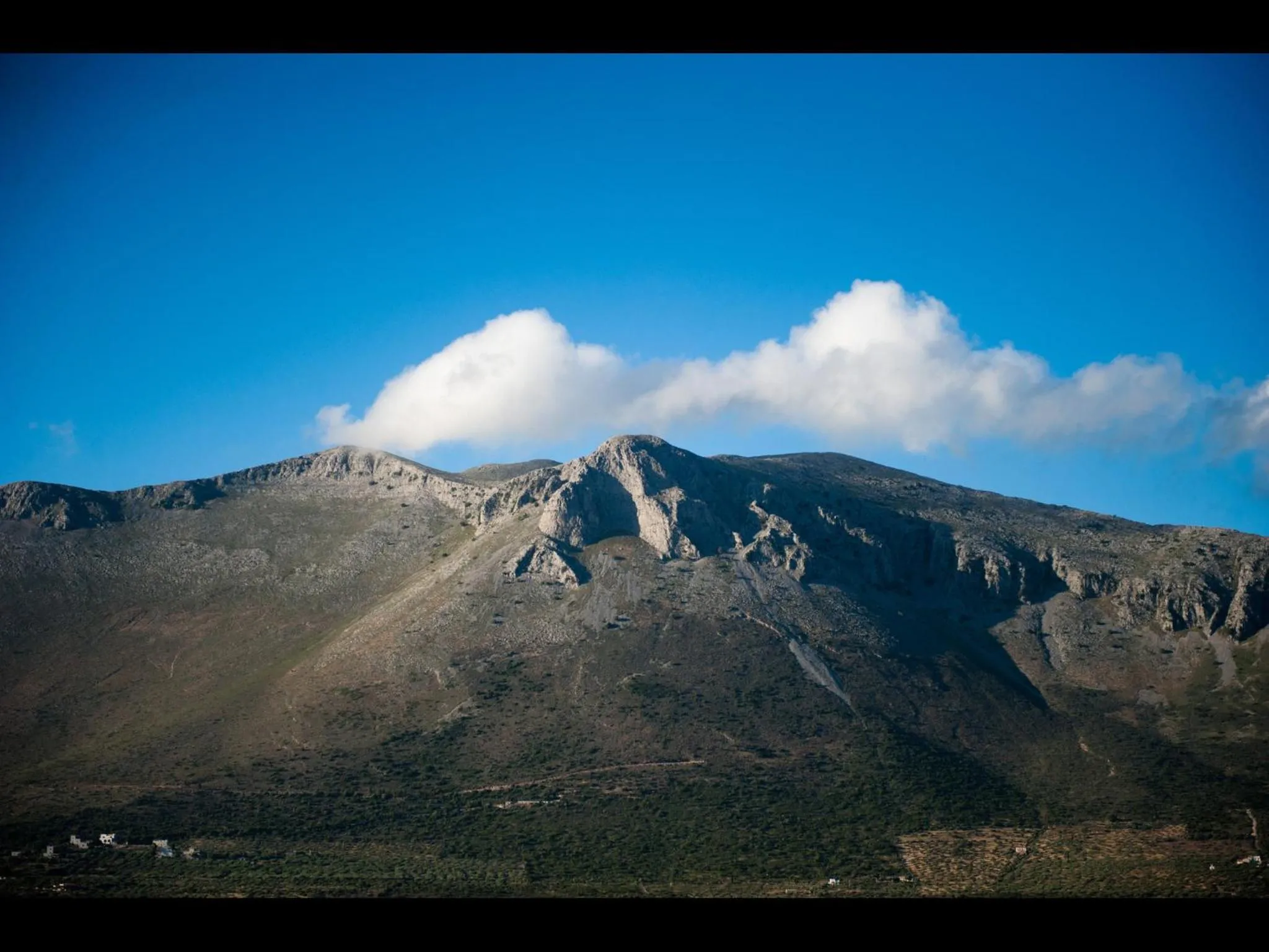 Area and facilities in Arapakis Historic Castle