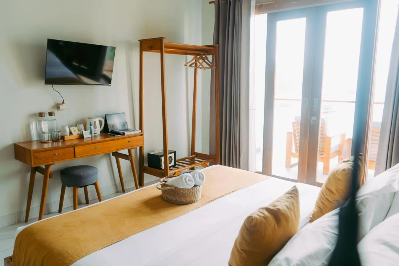 Bedroom, Bed in Escape Bajo