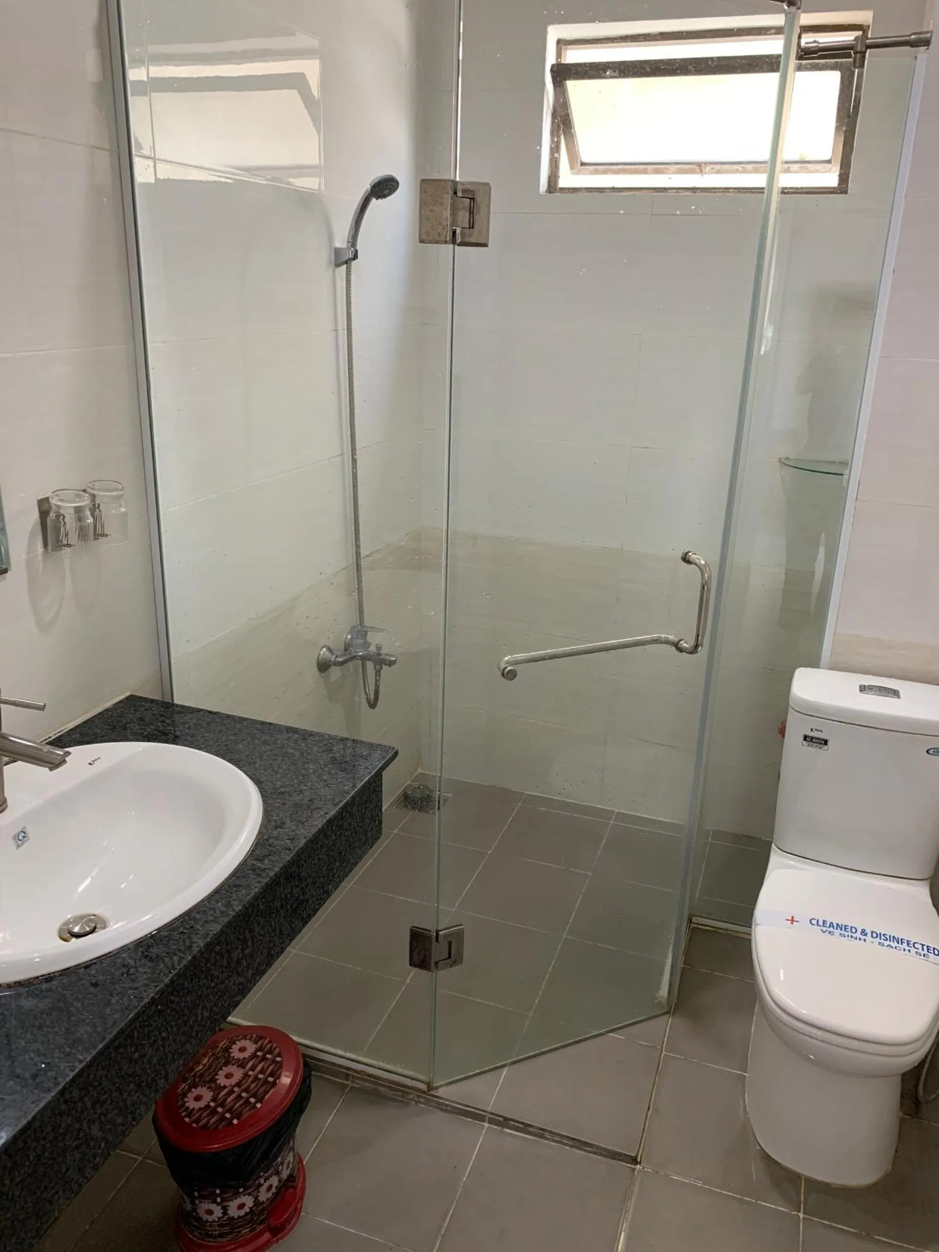 Shower in Rich Hotel