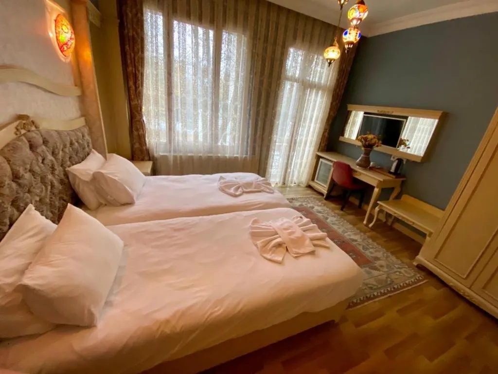 TV and multimedia, Bed in Optimist Hotel