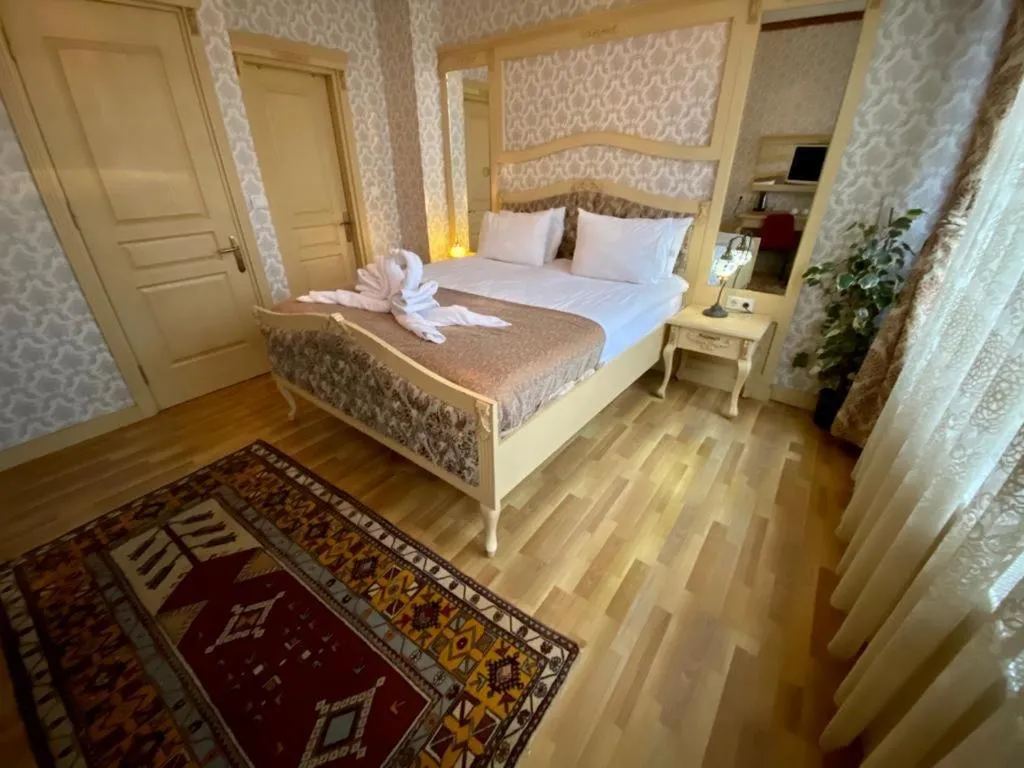 Bed in Optimist Hotel