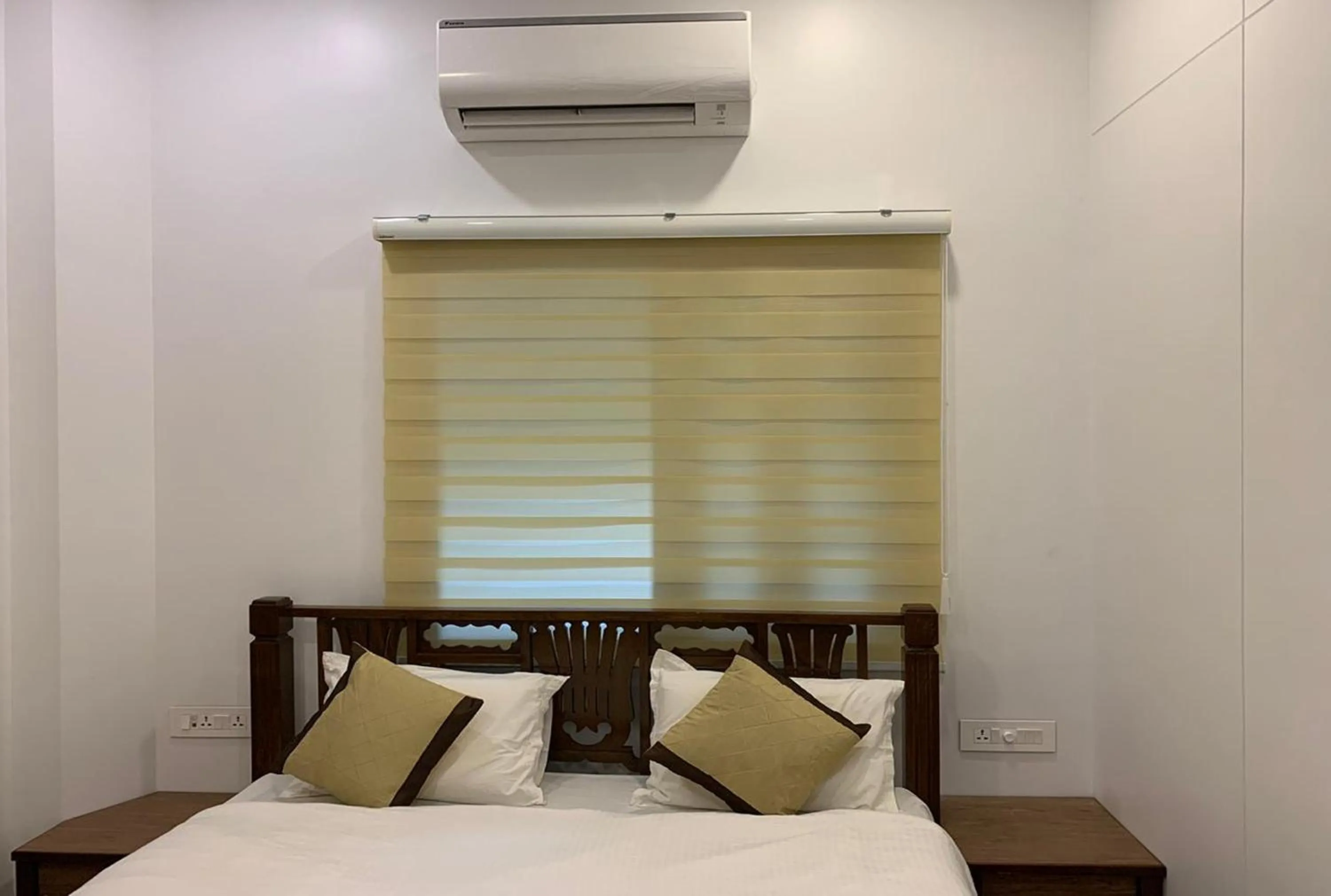 Bedroom, Bed in Carlton Hotel Mumbai - Behind Taj Mahal Palace Colaba Mumbai