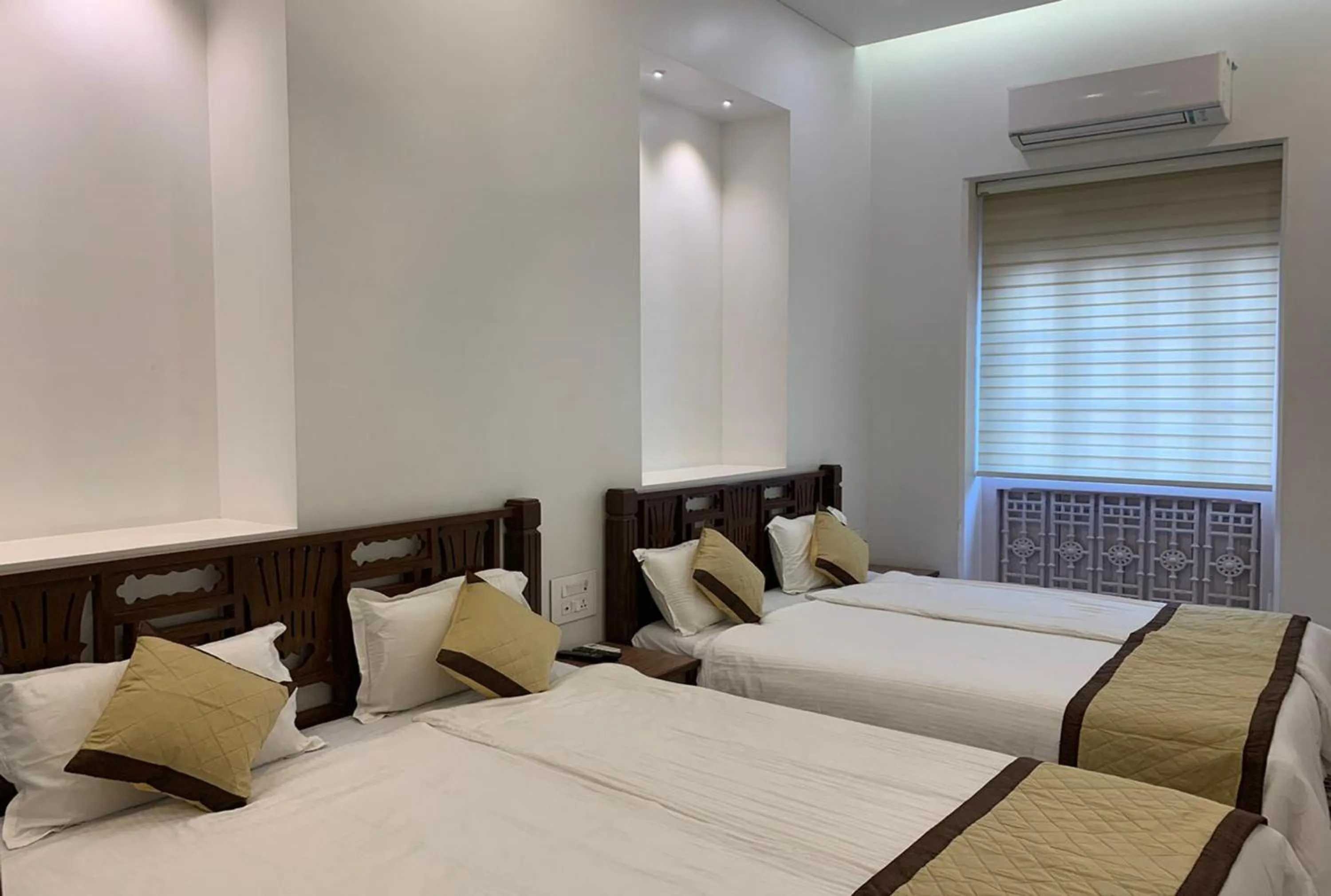 Bed in Carlton Hotel Mumbai - Behind Taj Mahal Palace Colaba Mumbai