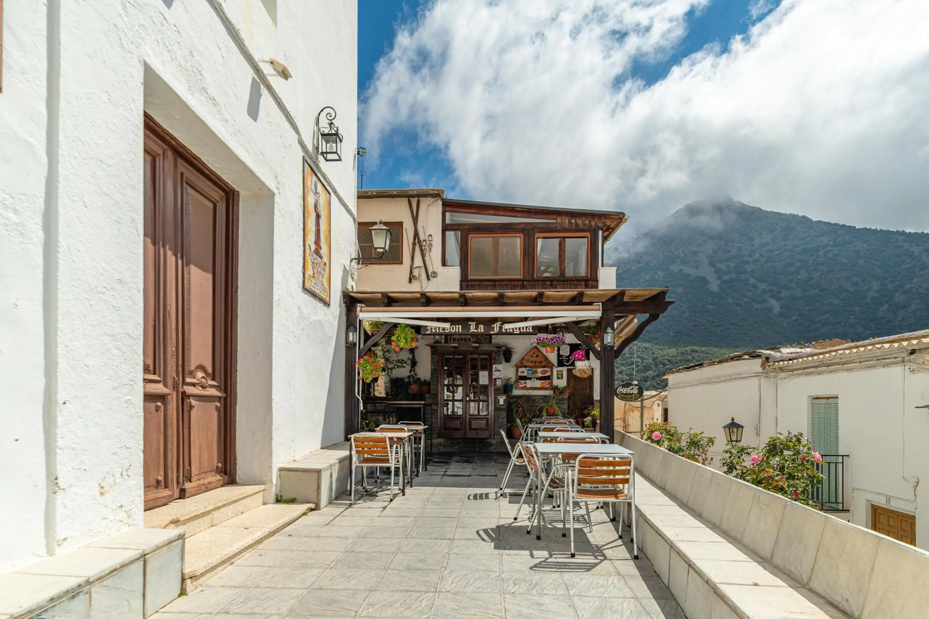 Restaurant/places to eat in Hotel La Fragua II