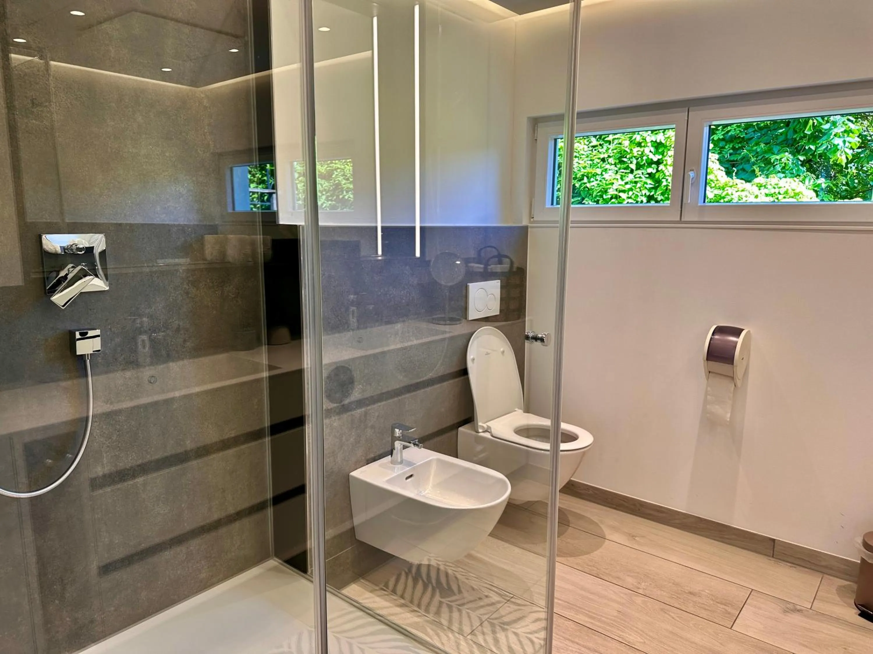 Shower in Strandhotel Kärntnerhof