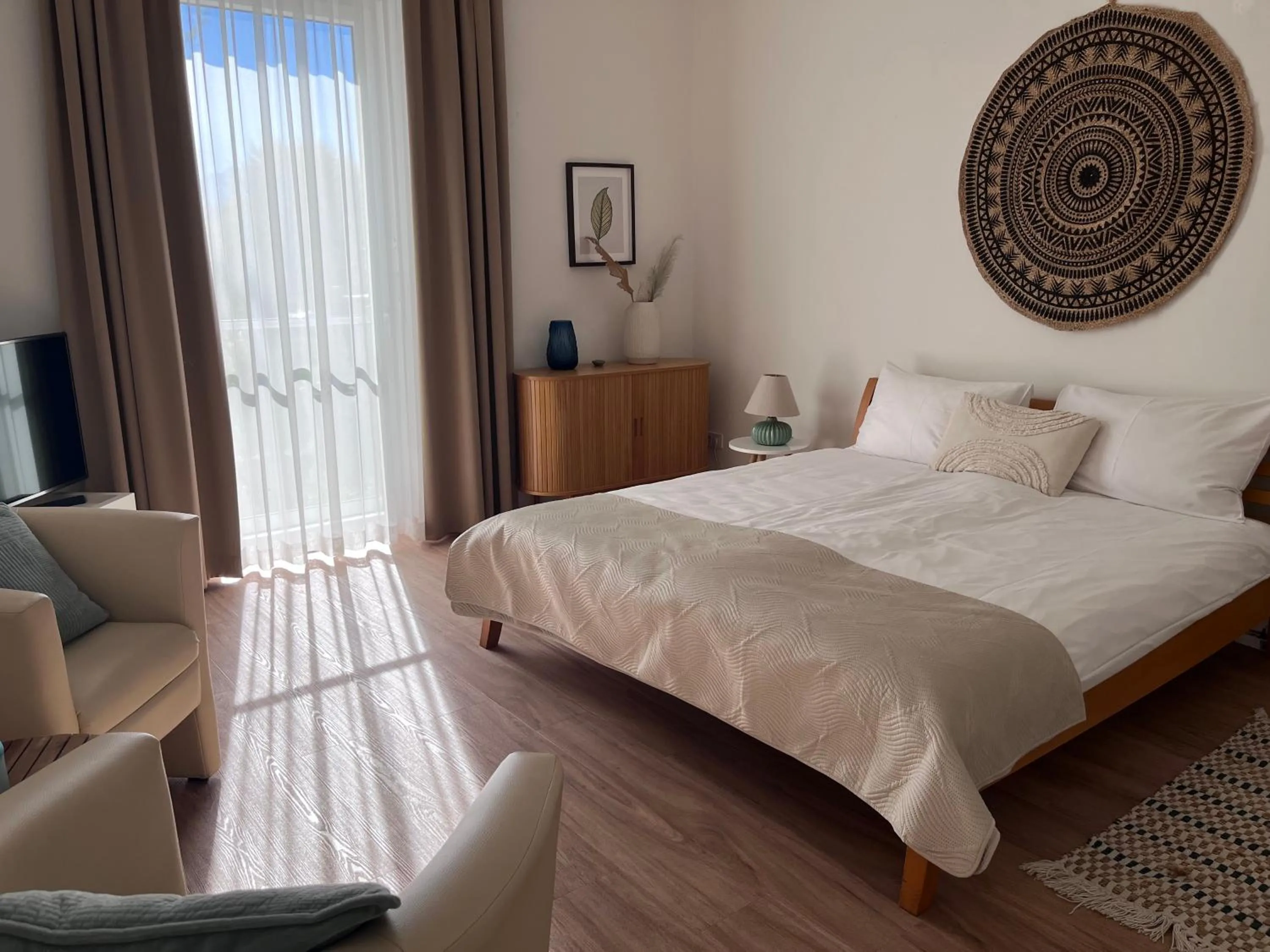 Photo of the whole room, Bed in Strandhotel Kärntnerhof