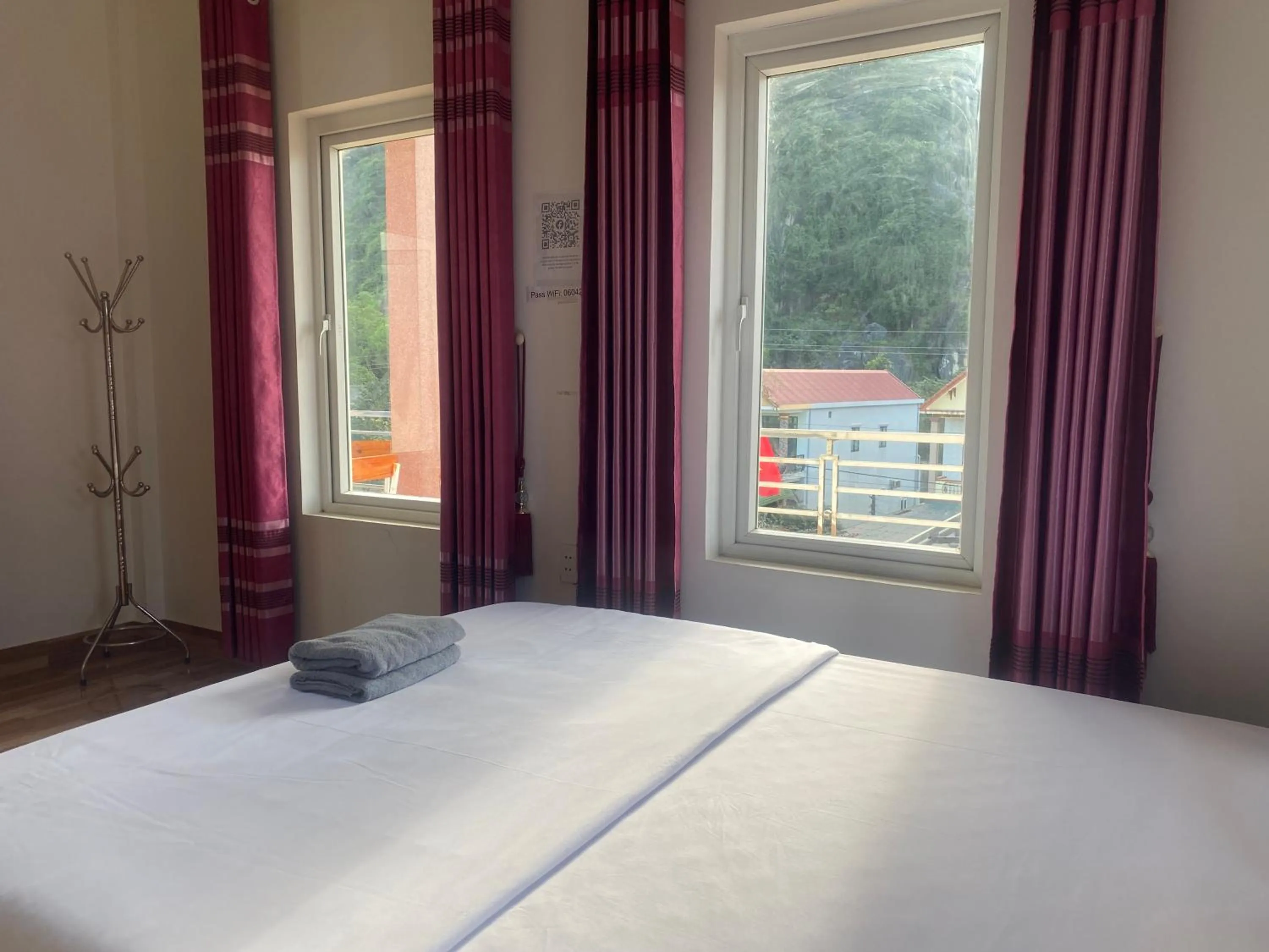 View (from property/room), Bed in Phong Nha - Tien's Cozy Homestay