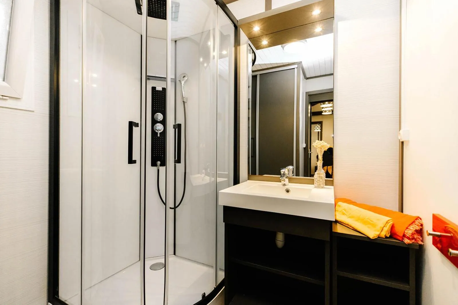 Shower in BAGHEERA Village Naturiste