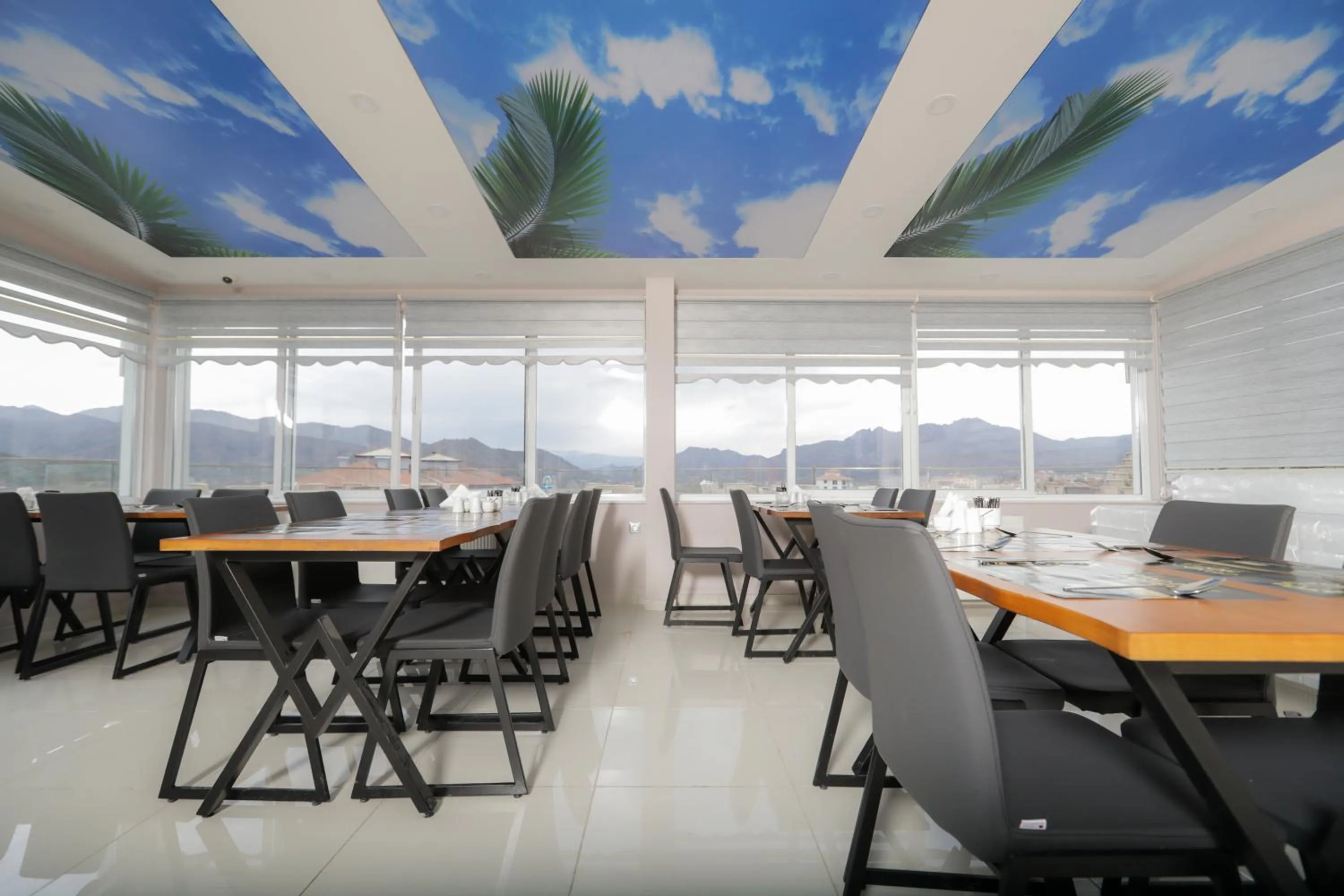 Restaurant/places to eat in Grand Dost Hotel