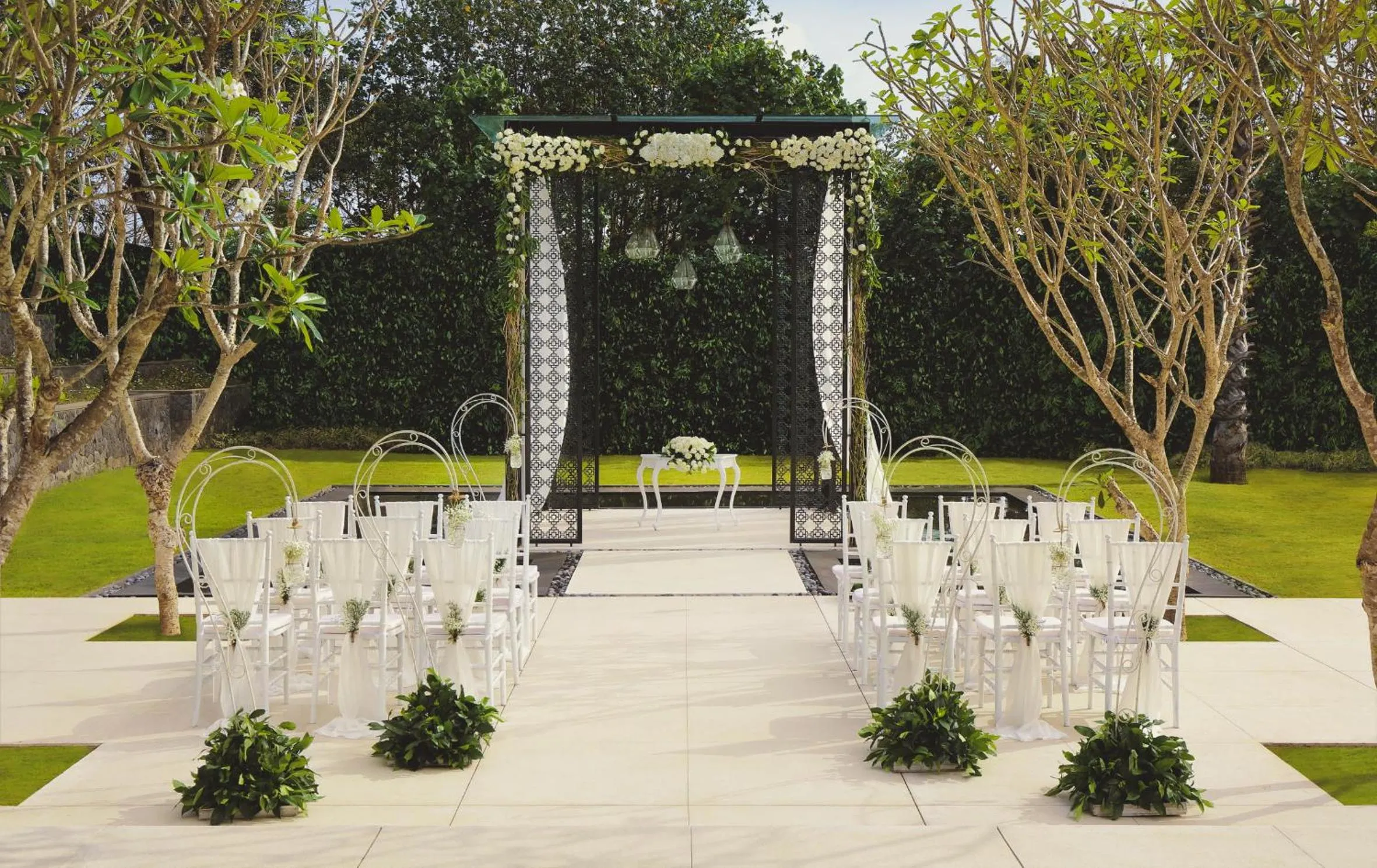 Garden in Radisson Blu Bali Uluwatu