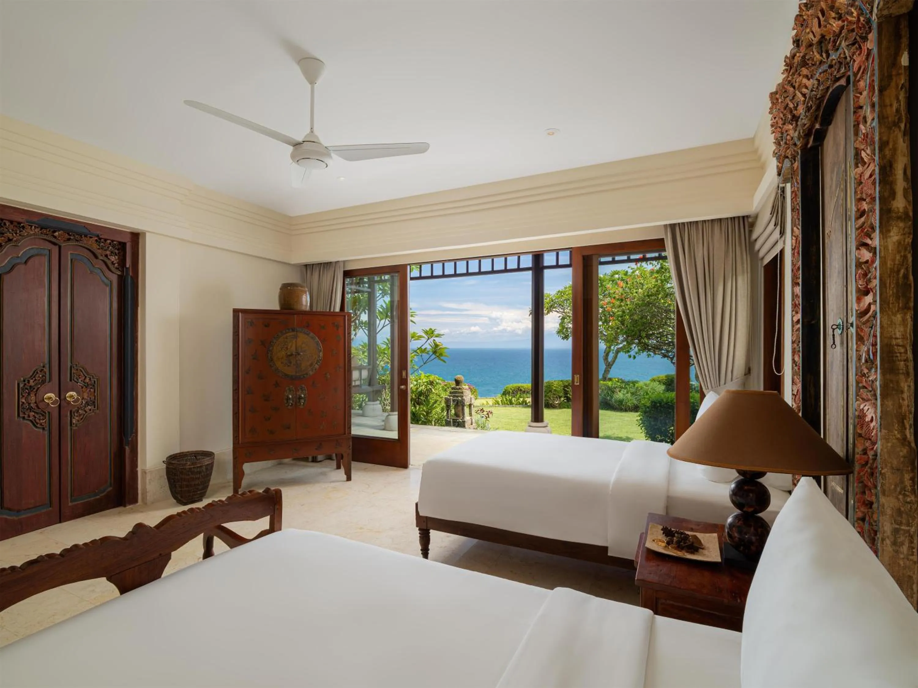 Bedroom, Bed in Radisson Blu Bali Uluwatu