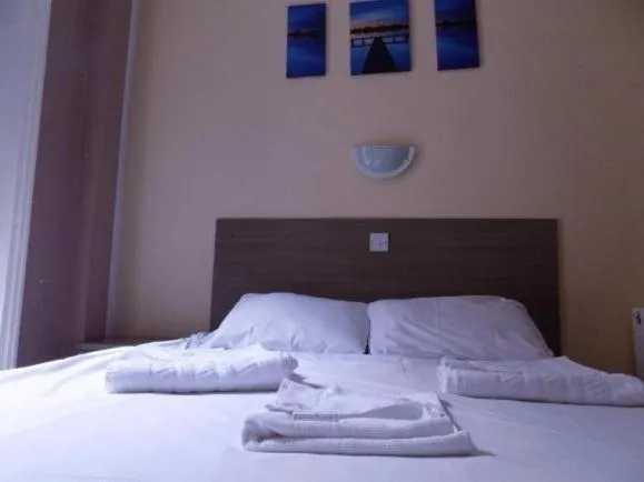 Bedroom, Bed in The Royal Windsor Hotel