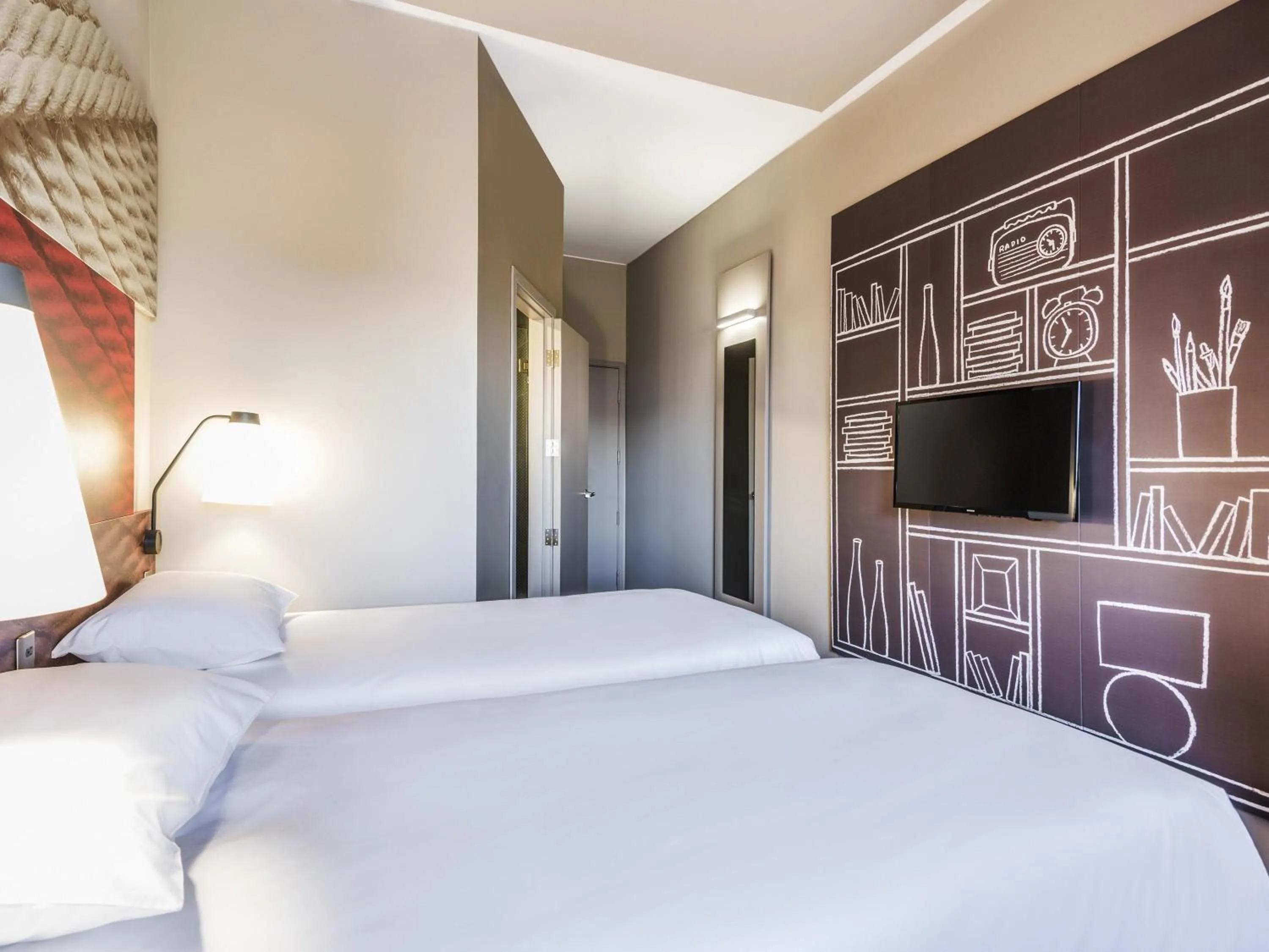 Bedroom, Bed in Hotel Ibis Cali Granada