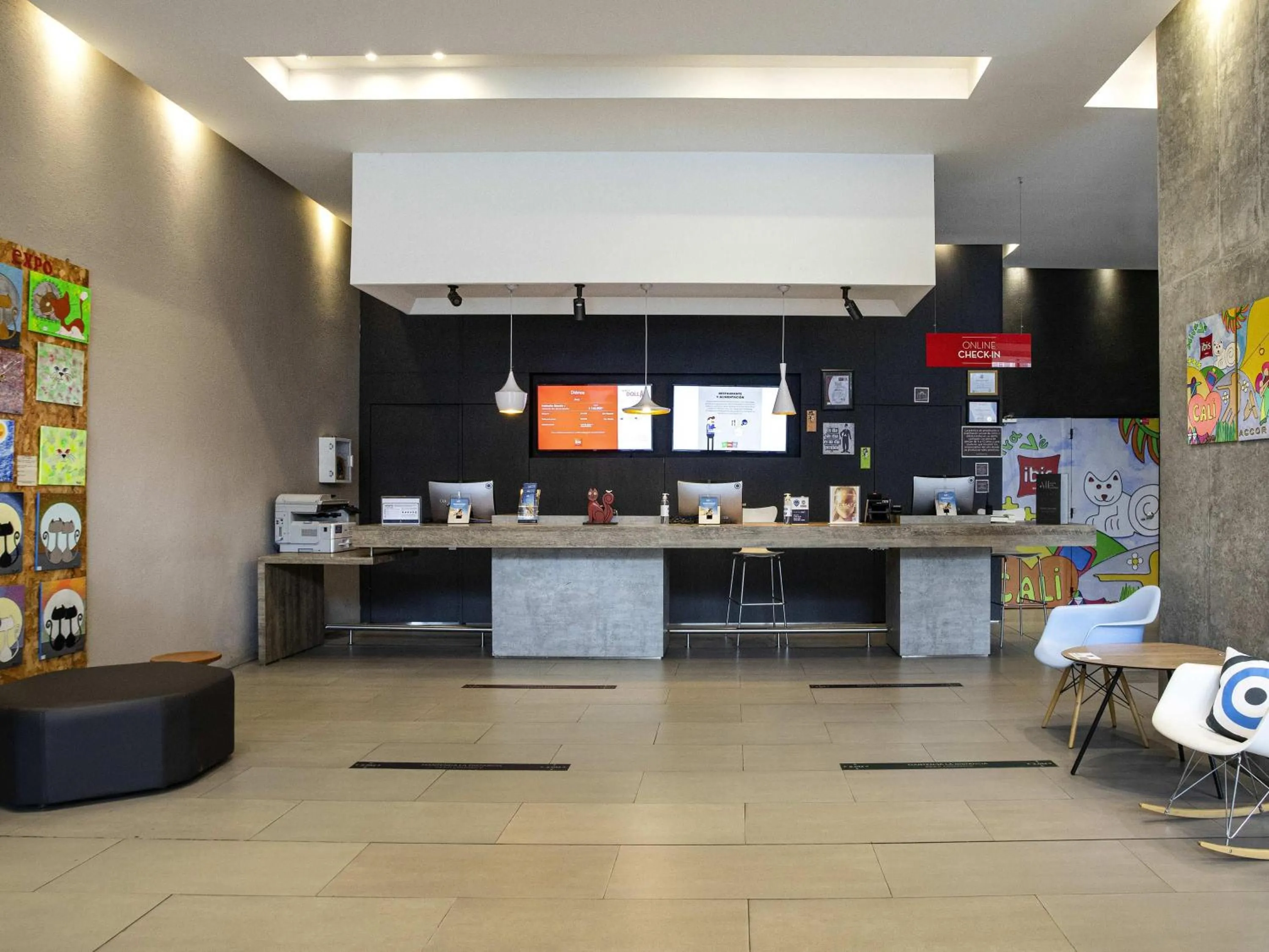 Property building in Hotel Ibis Cali Granada