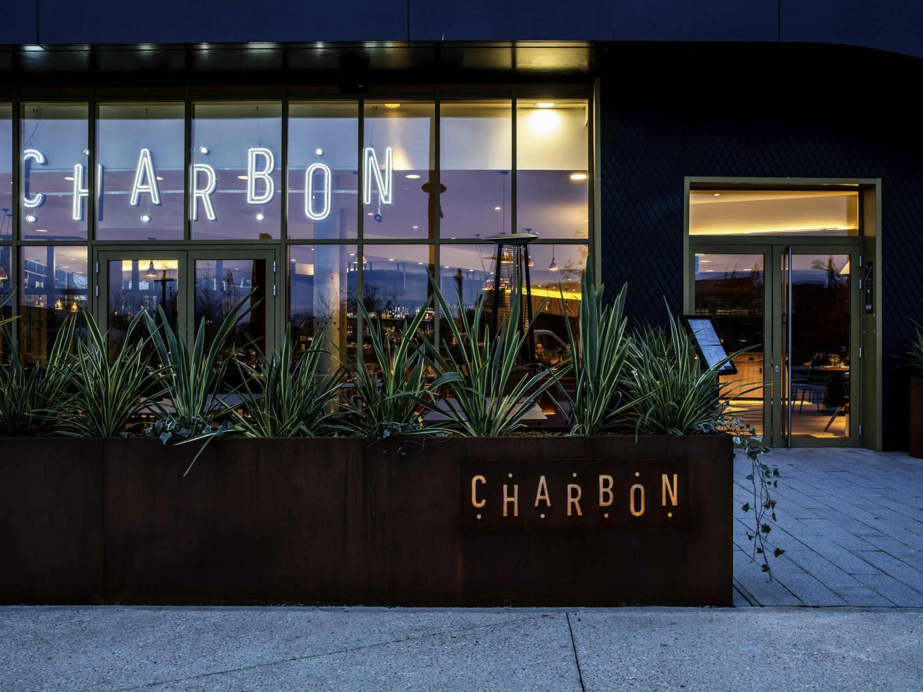 Lounge or bar in Hôtel Mercure Paris Gennevilliers