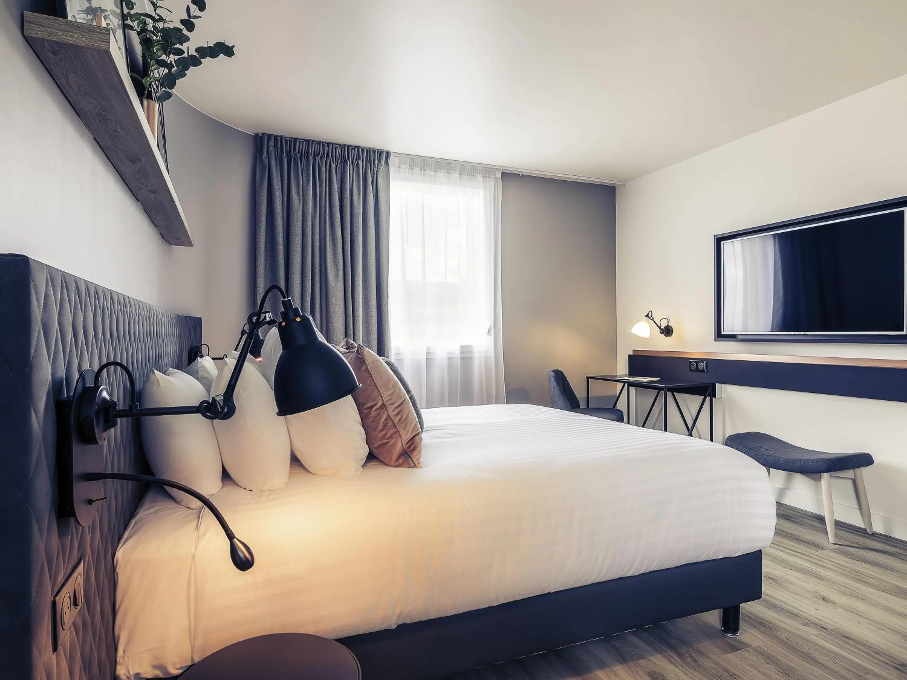 Bedroom, Bed in Hôtel Mercure Paris Gennevilliers