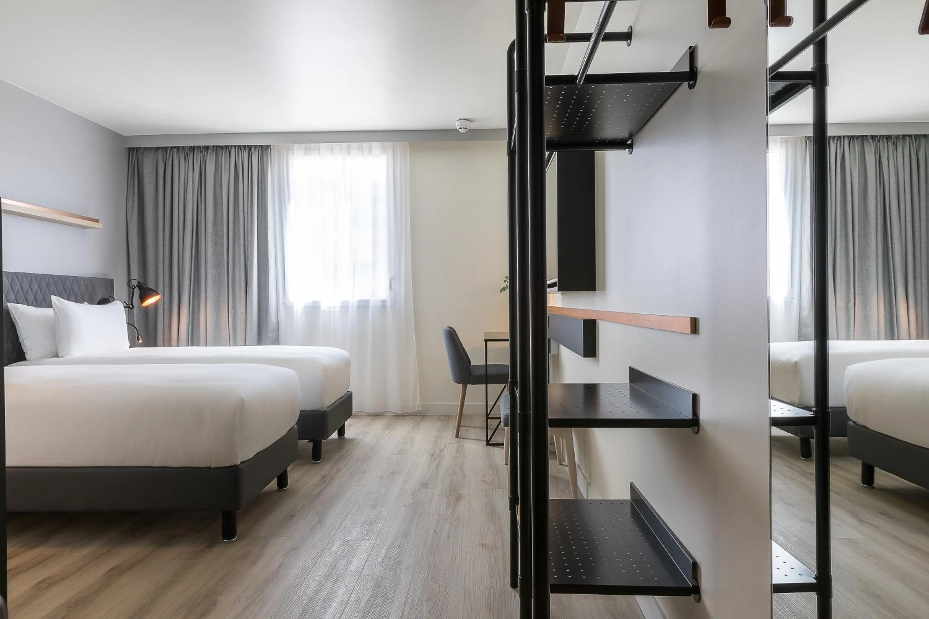 Bedroom, Bed in Hôtel Mercure Paris Gennevilliers