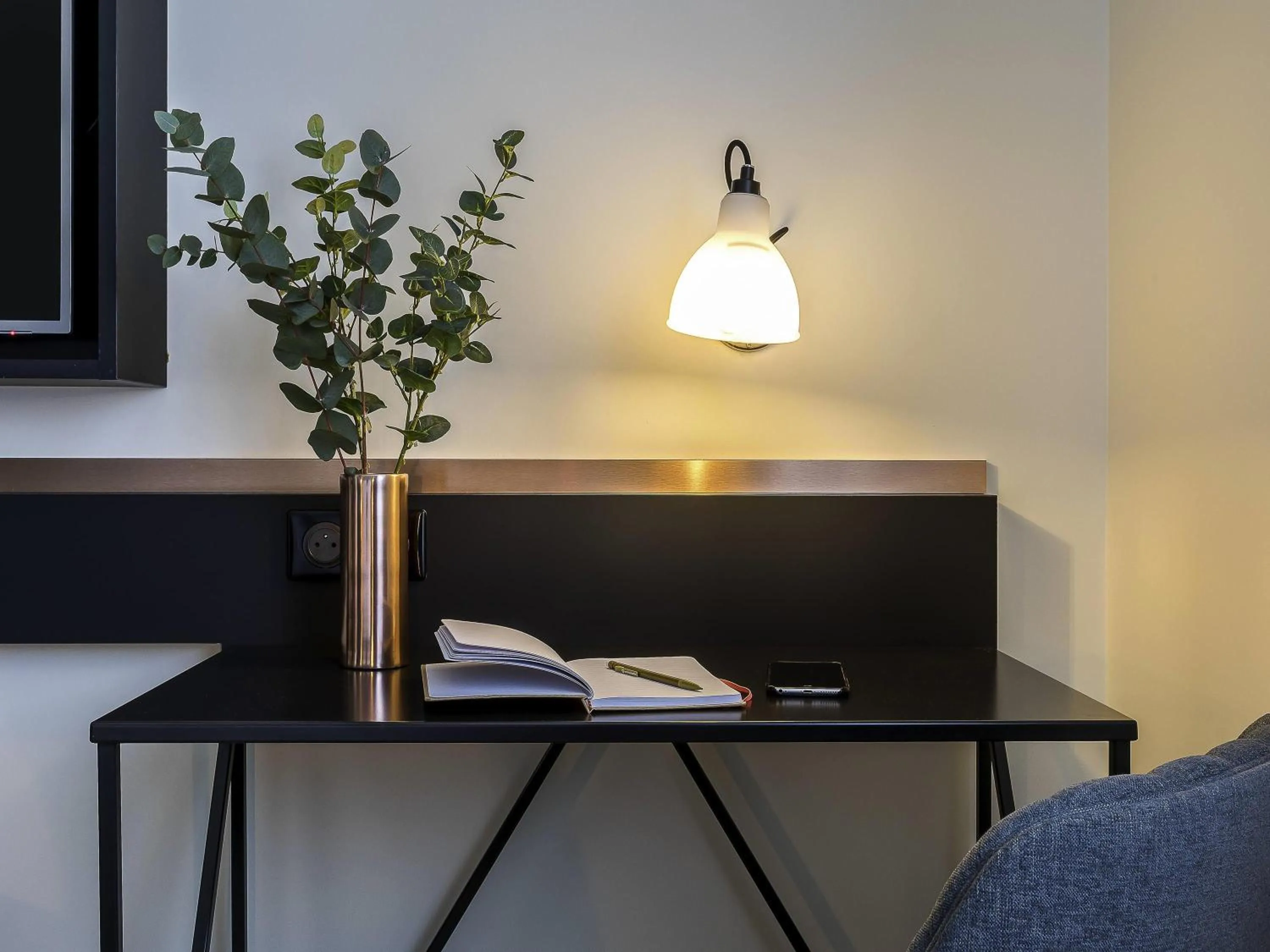 Bedroom in Hôtel Mercure Paris Gennevilliers